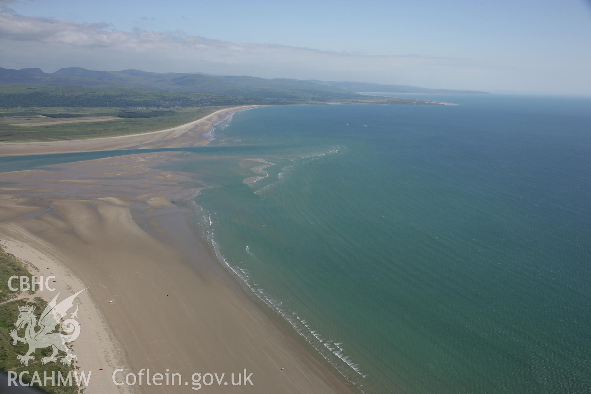 RCAHMW colour oblique aerial photograph of Morfa Harlech, in wide landscape view from the north-west. Taken on 14 June 2006 by Toby Driver