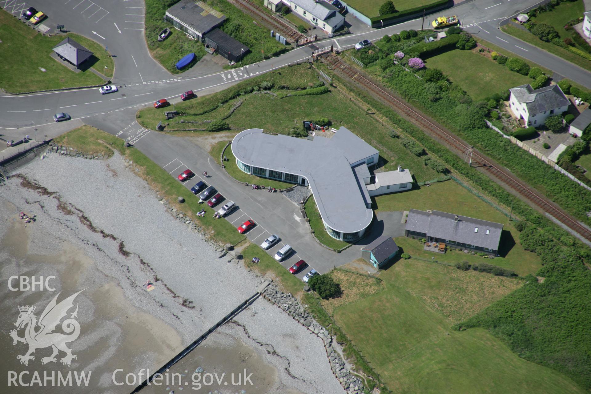 RCAHMW colour oblique aerial photograph of Moranedd Cafe in Art Deco Pavilion, Criccieth, viewed from the south-east. Taken on 14 June 2006 by Toby Driver.