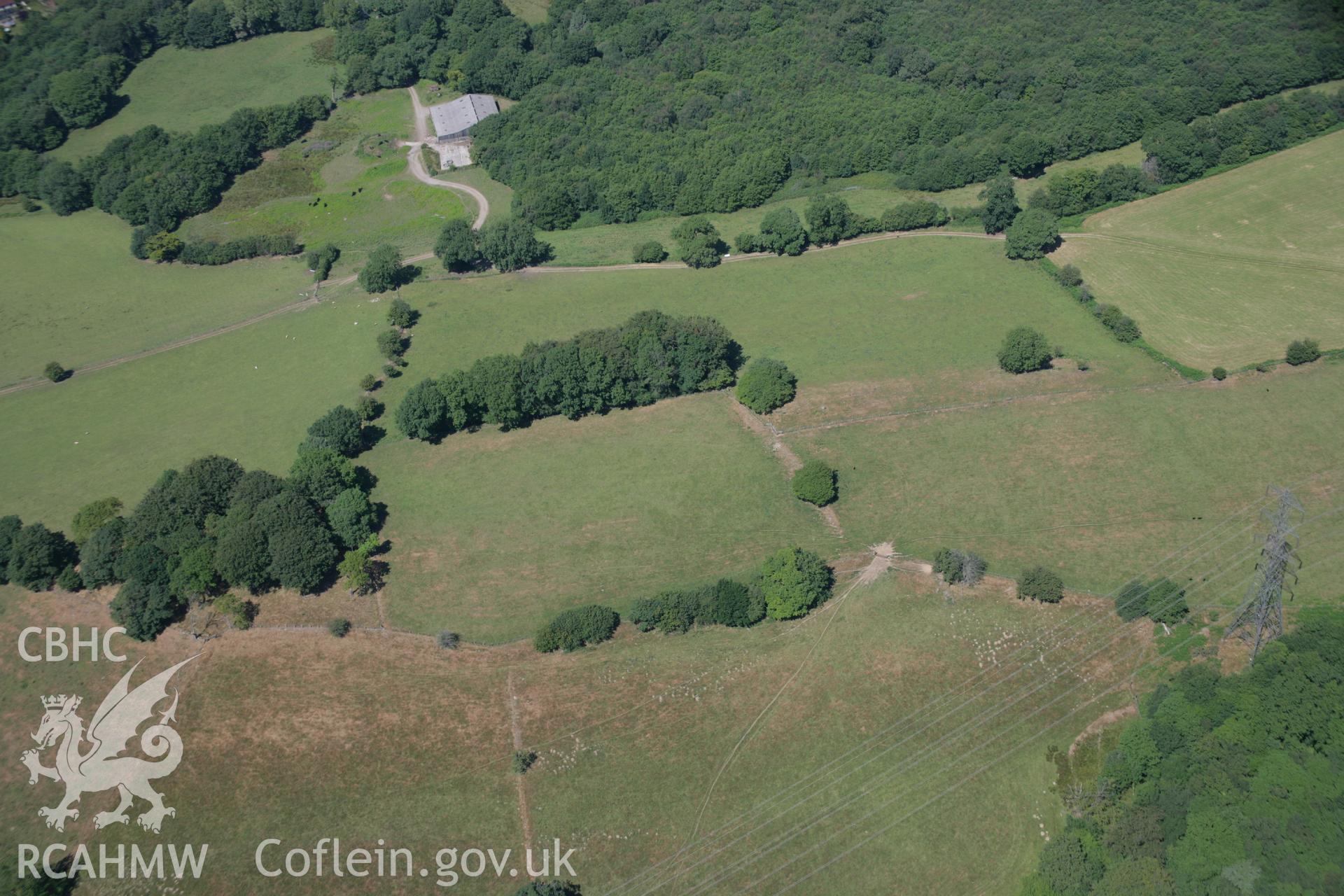 RCAHMW colour oblique aerial photograph of Coed Hendre-Sguthan Hillfort. Taken on 24 July 2006 by Toby Driver.