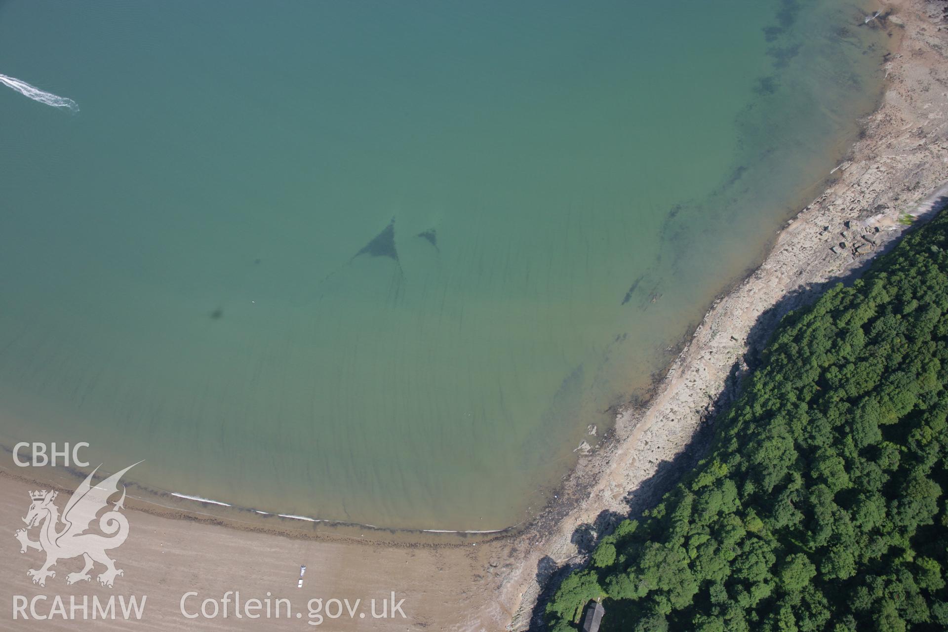 RCAHMW colour oblique aerial photograph of Oxwich Bay, Fish Traps. Taken on 11 July 2006 by Toby Driver.