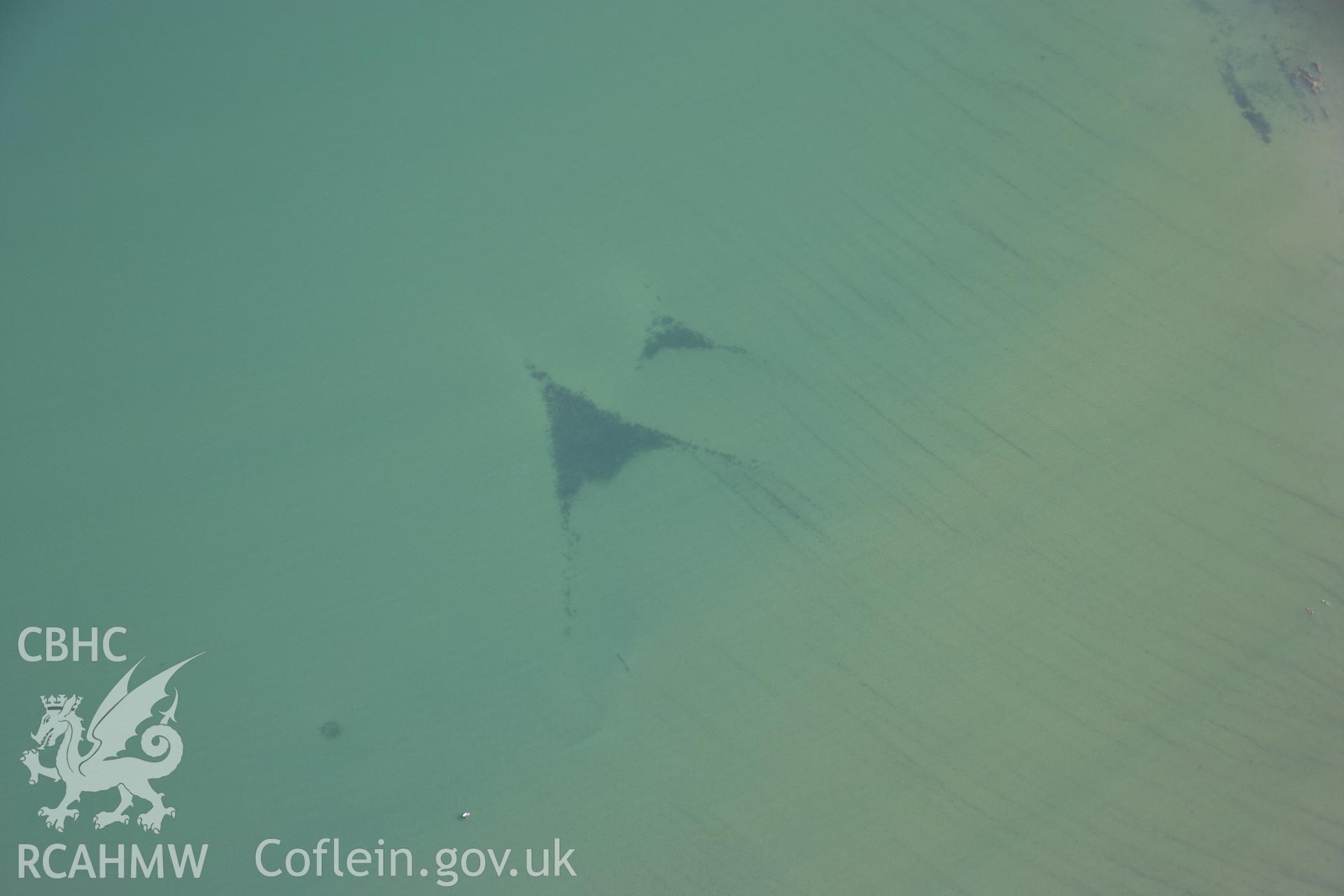 RCAHMW colour oblique aerial photograph of Oxwich Bay, Fish Traps Taken on 11 July 2006 by Toby Driver.