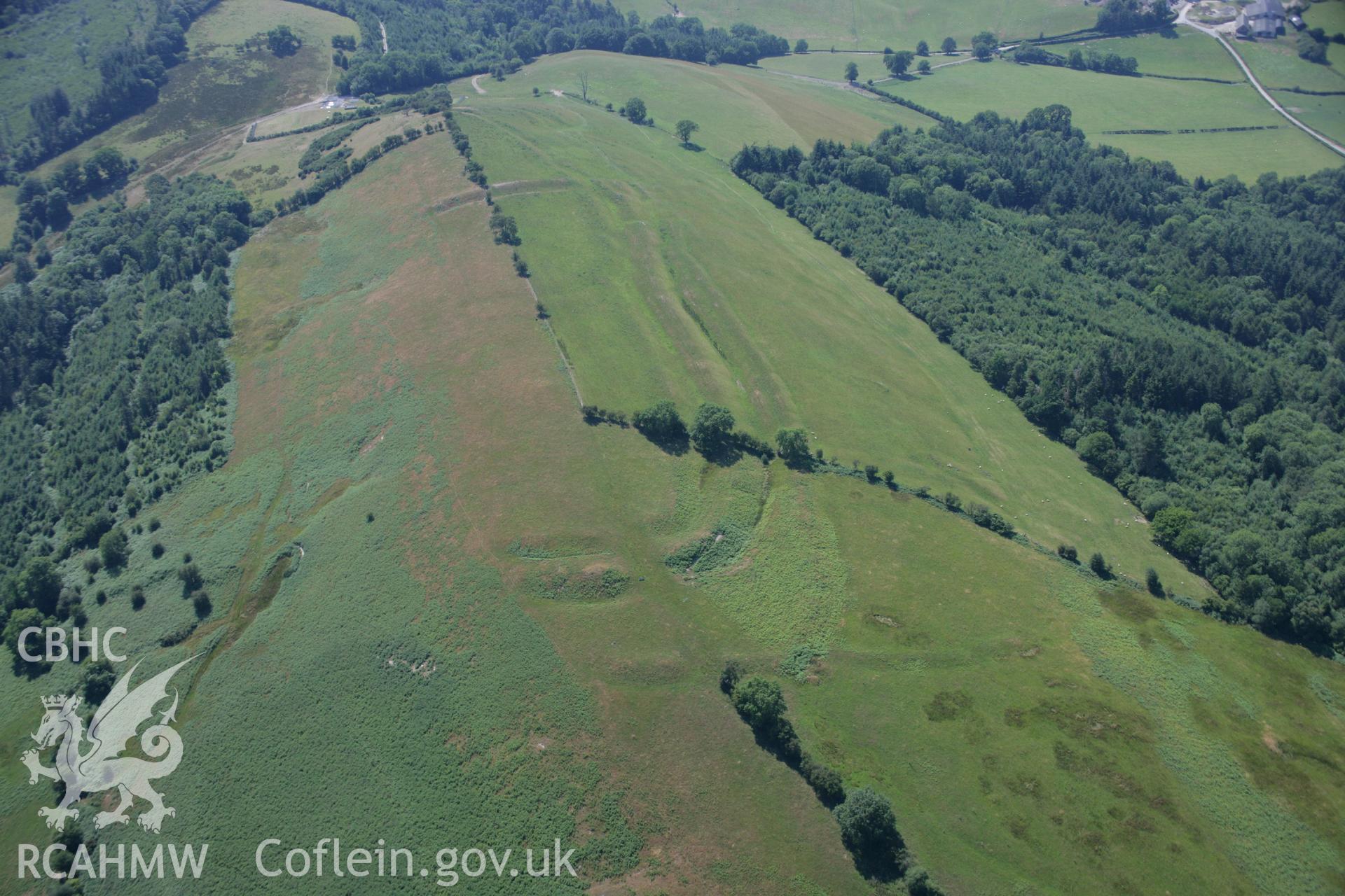 RCAHMW colour oblique aerial photograph of Cefn Carnedd Hillfort, near Caersws. Taken on 17 July 2006 by Toby Driver.