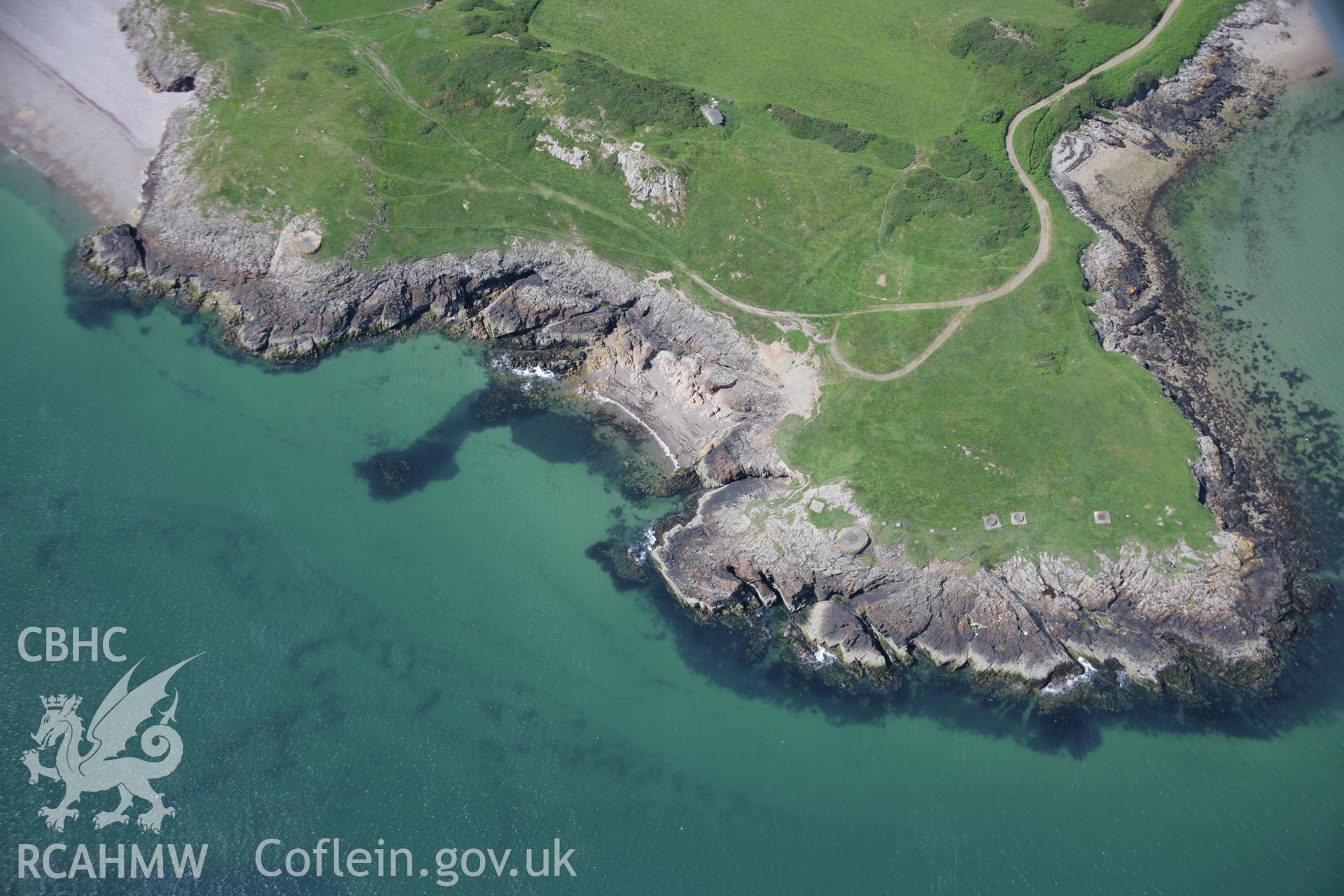 RCAHMW colour oblique aerial photograph of Penychain Submerged Features including fish trap, viewed from the south-east. Taken on 14 June 2006 by Toby Driver.