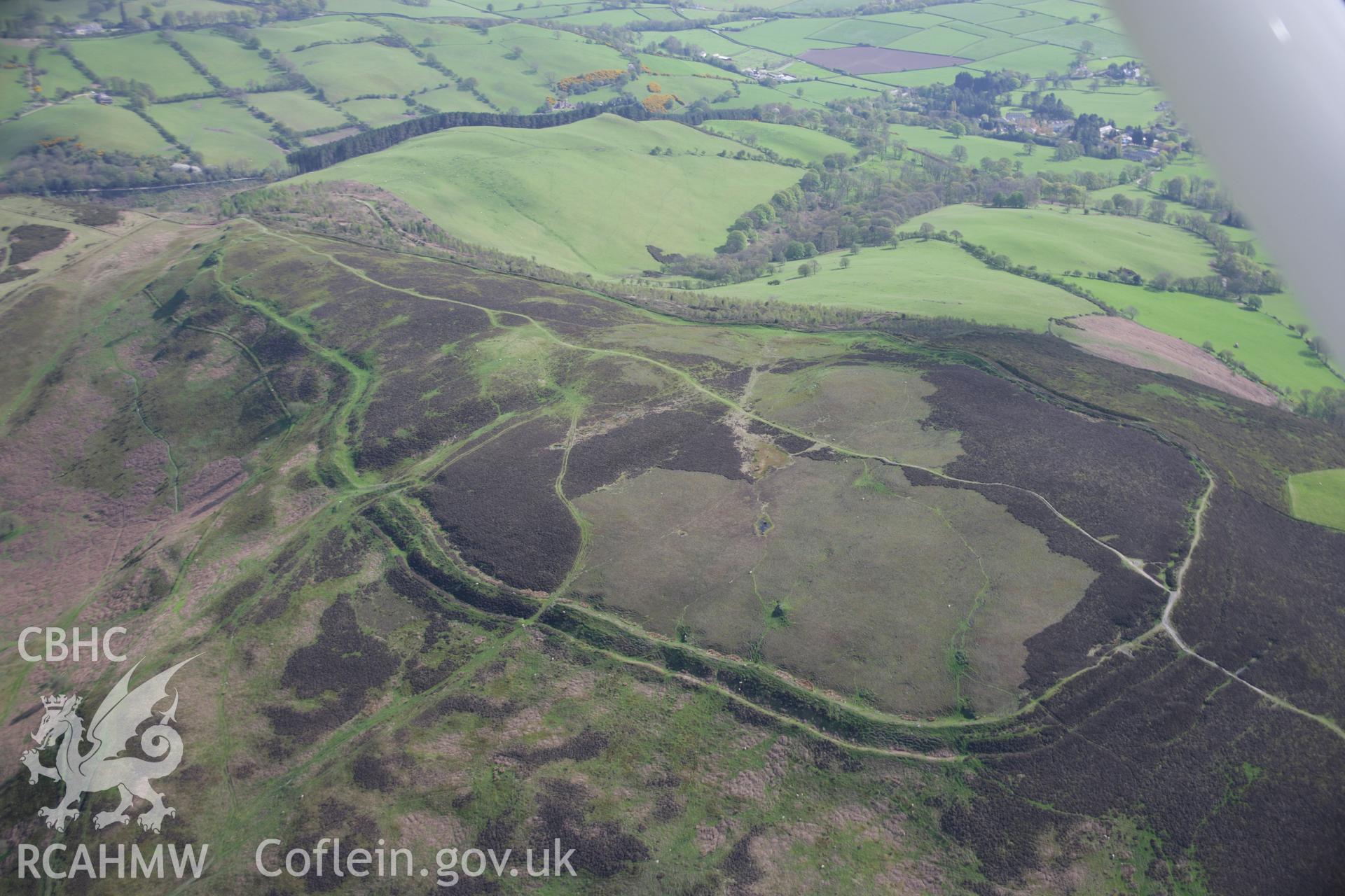 RCAHMW digital colour oblique photograph of Penycloddiau hillfort from the north. Taken on 05/05/2006 by T.G. Driver.