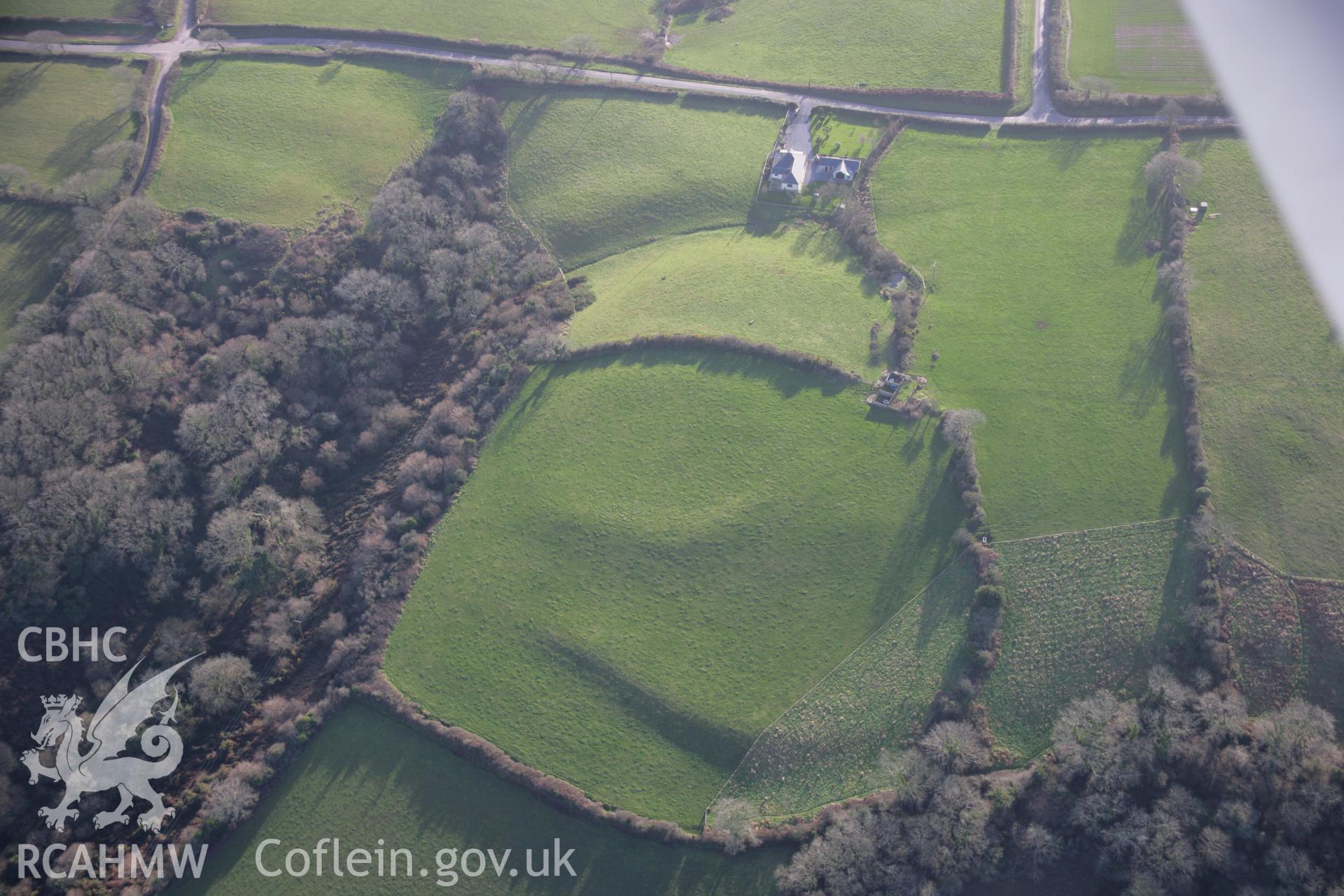 RCAHMW colour oblique aerial photograph of Castle Parkfrom the north. Taken on 11 January 2006 by Toby Driver.
