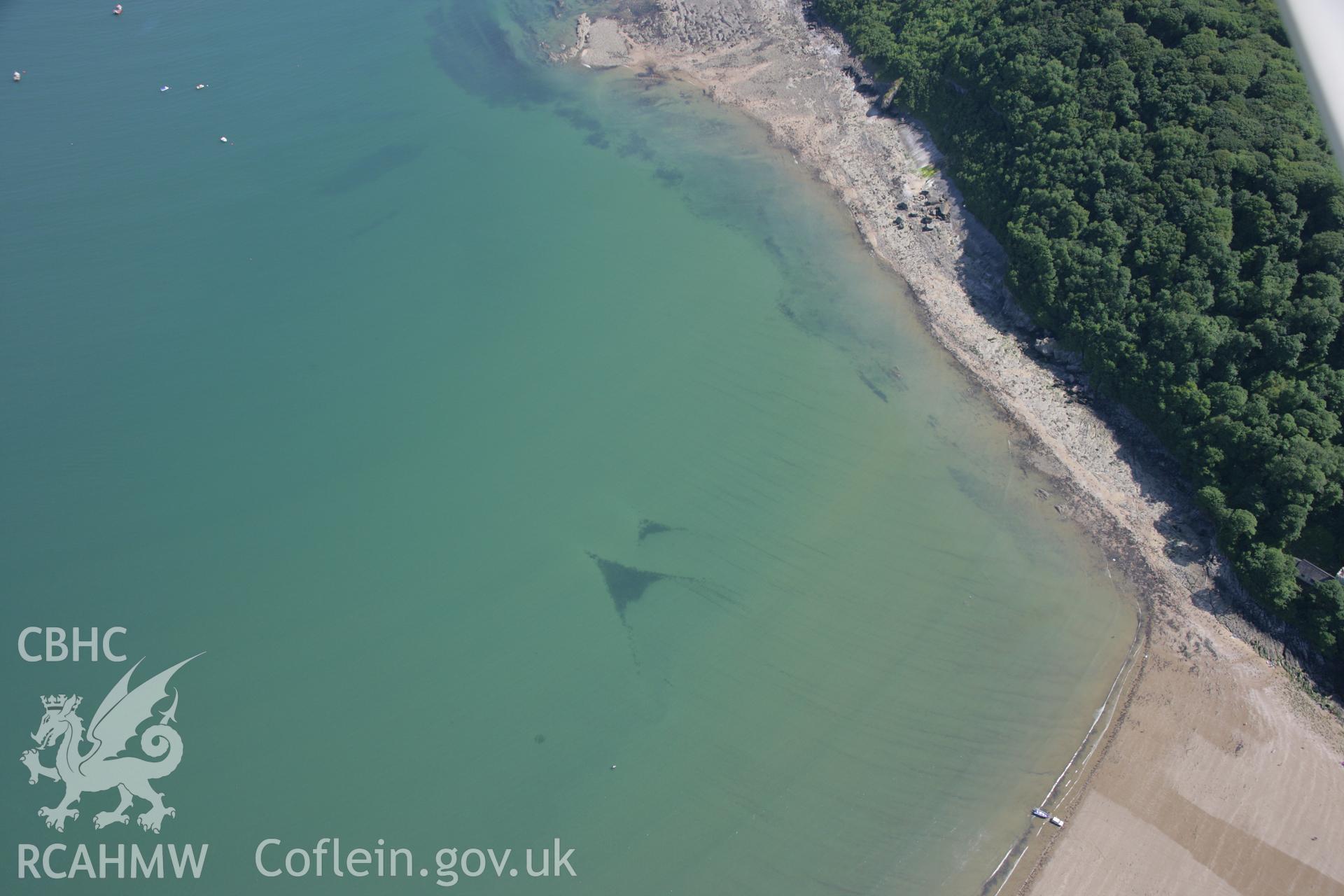 RCAHMW colour oblique aerial photograph of Oxwich Bay, Fish Traps Taken on 11 July 2006 by Toby Driver.
