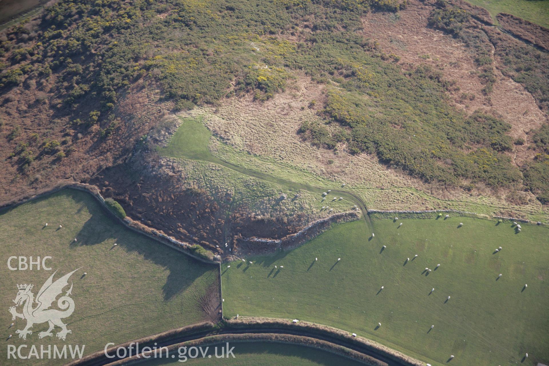 RCAHMW colour oblique aerial photograph of Pennard Pill Promontory Fort, viewed from the north. Taken on 26 January 2006 by Toby Driver.