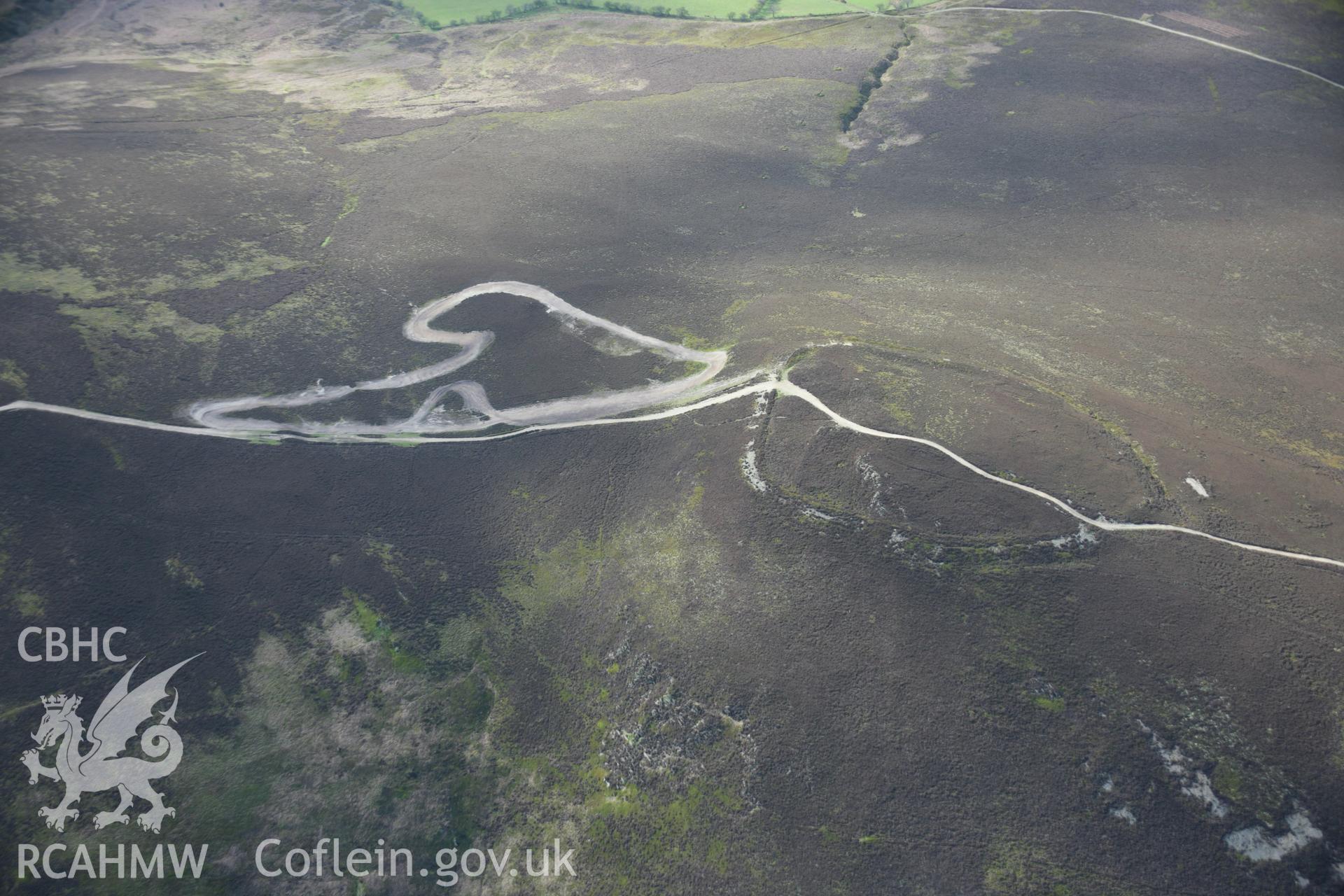 RCAHMW digital colour oblique photograph of Moel-y-Gaer Hillfort from the south. Taken on 05/05/2006 by T.G. Driver.