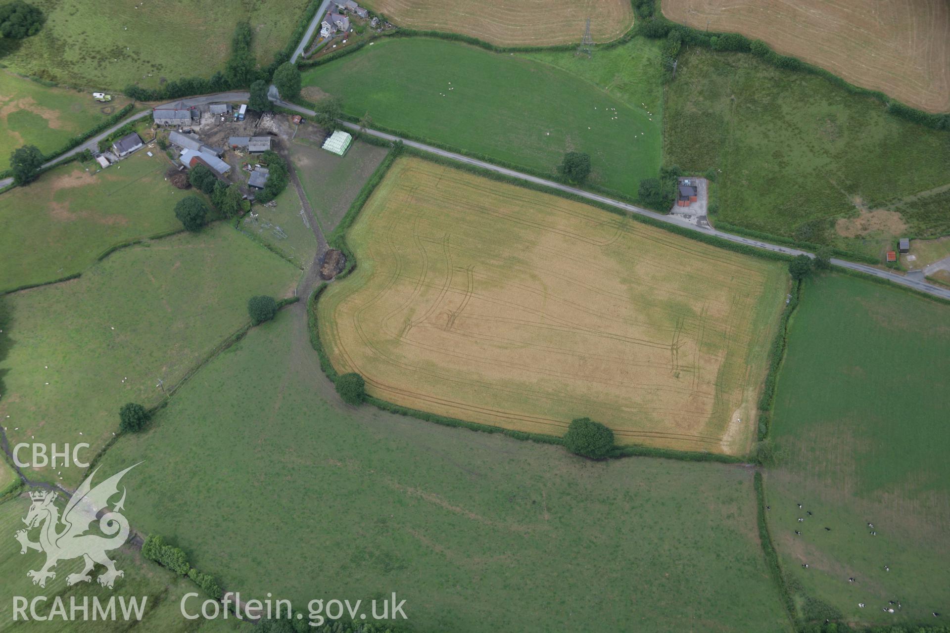 RCAHMW colour oblique aerial photograph of defended enclosure at Llawr-y-Bettws. Taken on 31 July 2006 by Toby Driver.