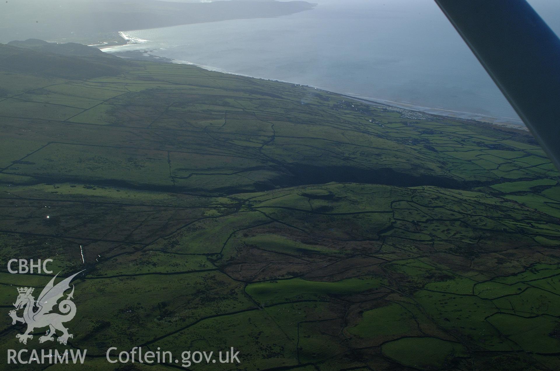 RCAHMW colour oblique aerial photograph of Pen-y-dinas taken on 24/01/2005 by Toby Driver