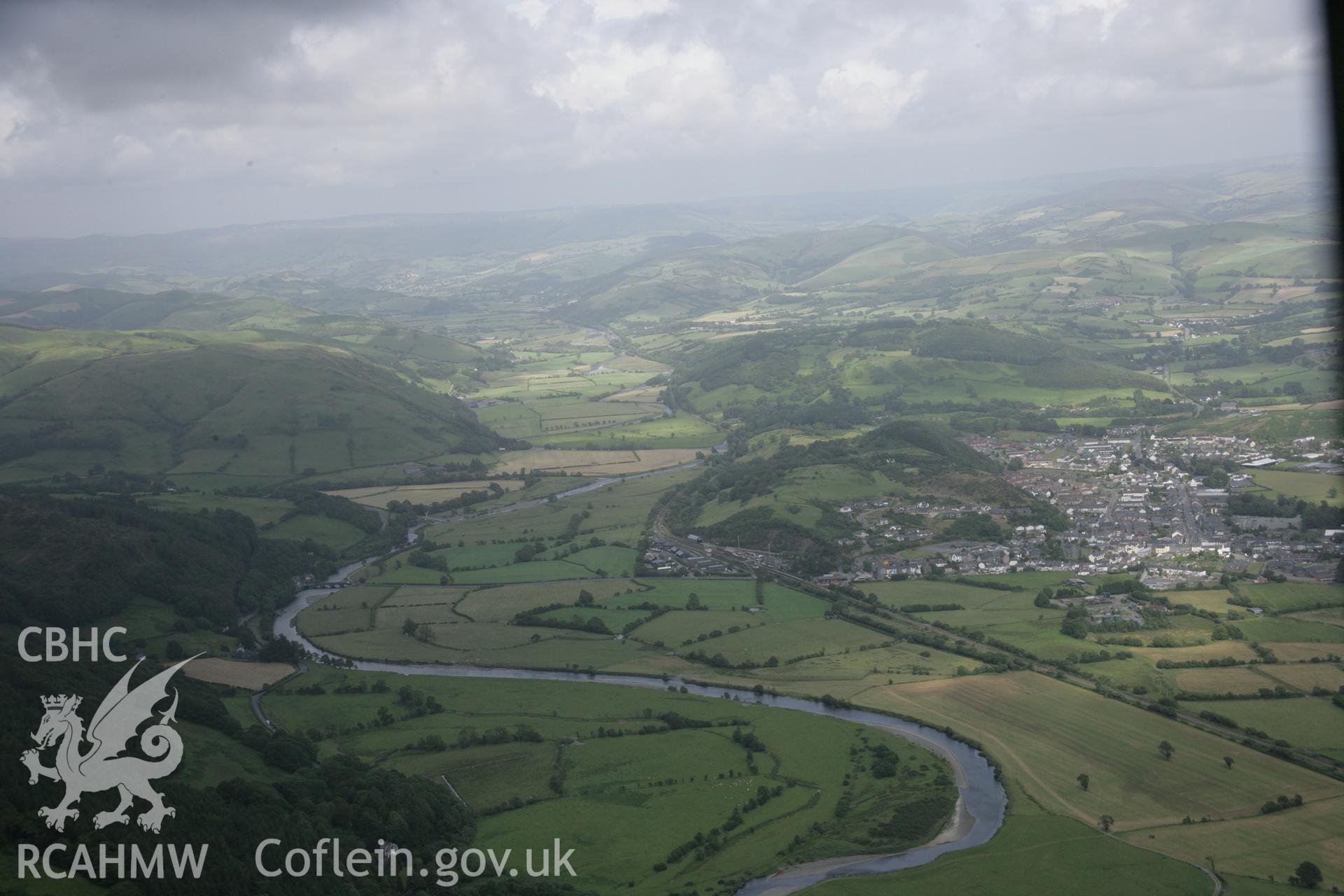 RCAHMW digital colour oblique photograph of Machynlleth viewed from the west. Taken on 18/07/2005 by T.G. Driver.