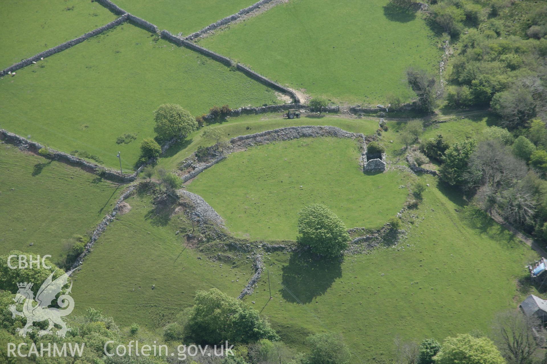 RCAHMW digital colour oblique photograph of Byrllysg Iron Age Promontory Fort. Taken on 17/05/2005 by T.G. Driver.