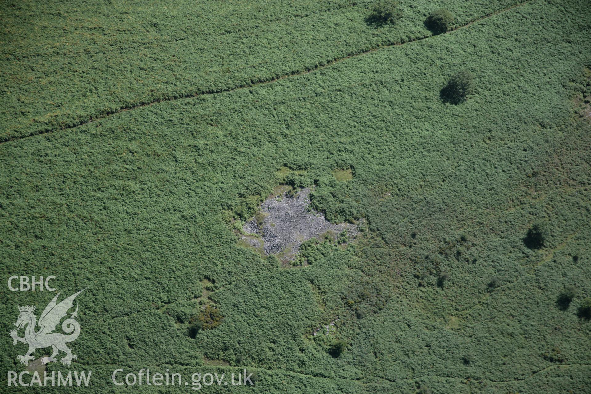 RCAHMW digital colour oblique photograph of Pentir Cairn I viewed from the west. Taken on 02/09/2005 by T.G. Driver.