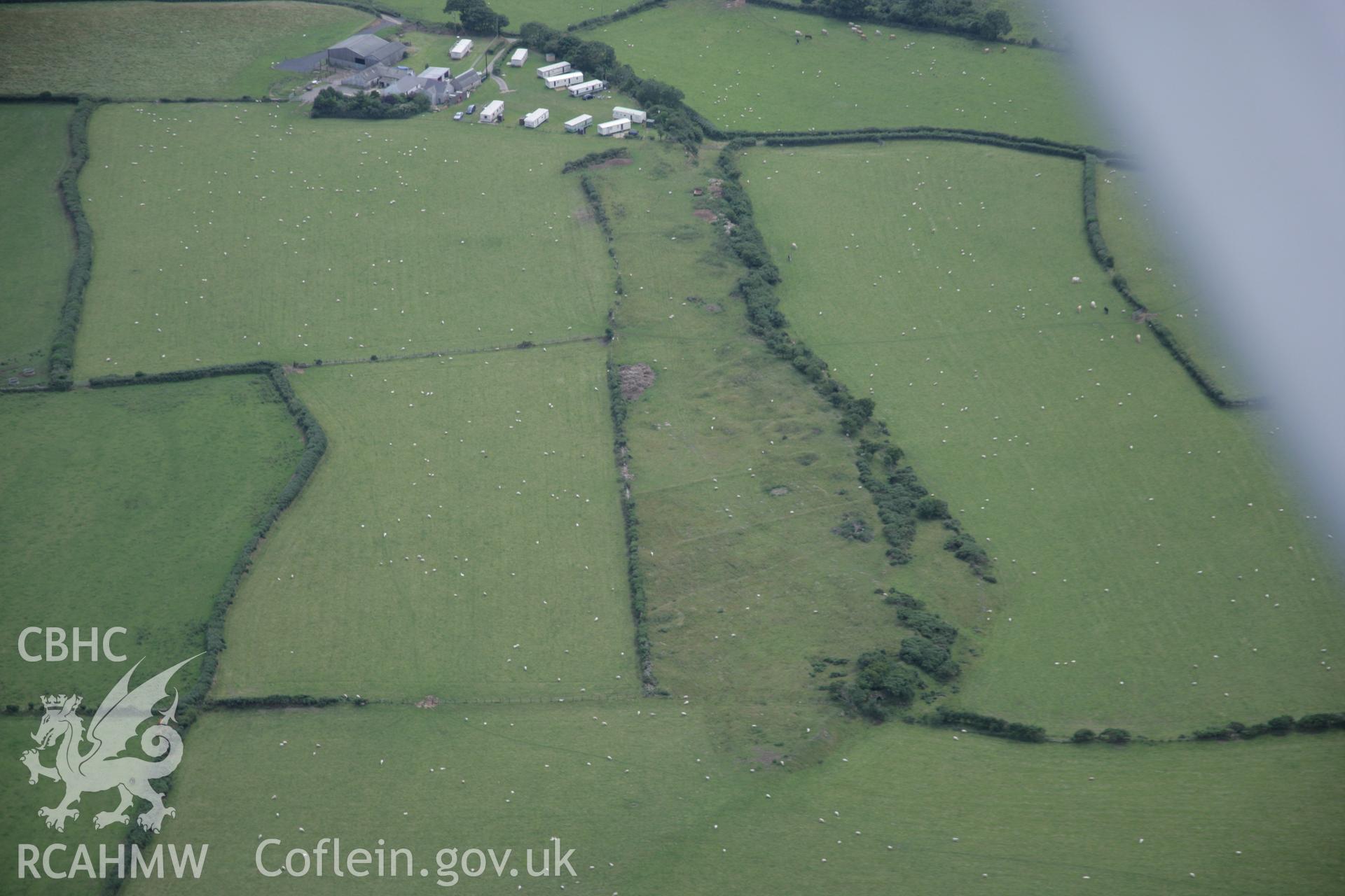 RCAHMW digital colour oblique photograph of Plas Gwyn hut circle settlement viewed from the north under cloud. Taken on 02/08/2005 by T.G. Driver.