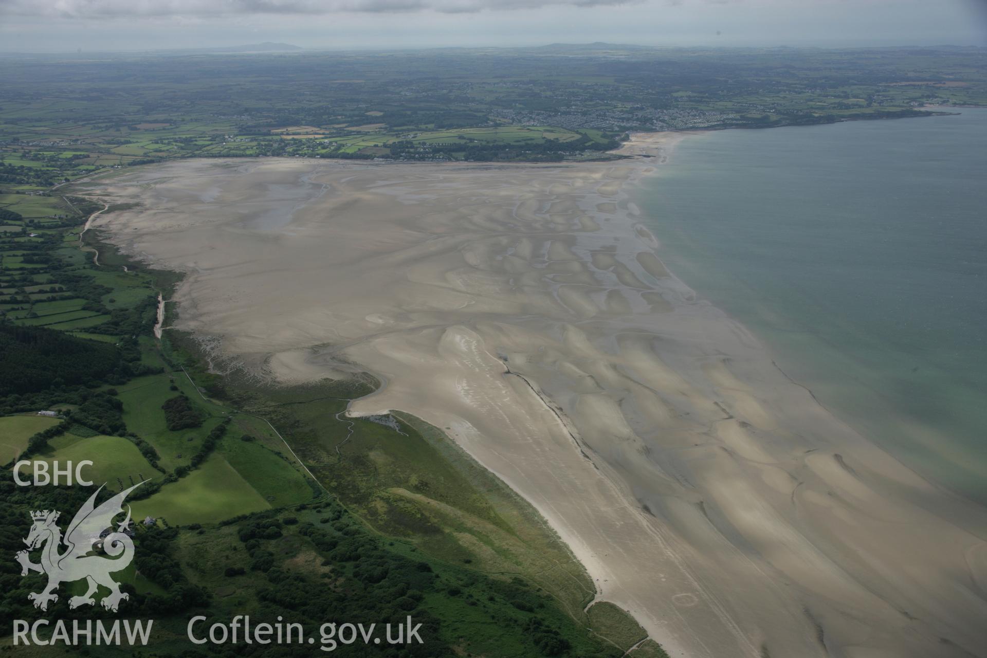RCAHMW digital colour oblique photograph of Red Wharf Bay viewed from the south-east. Taken on 02/08/2005 by T.G. Driver.