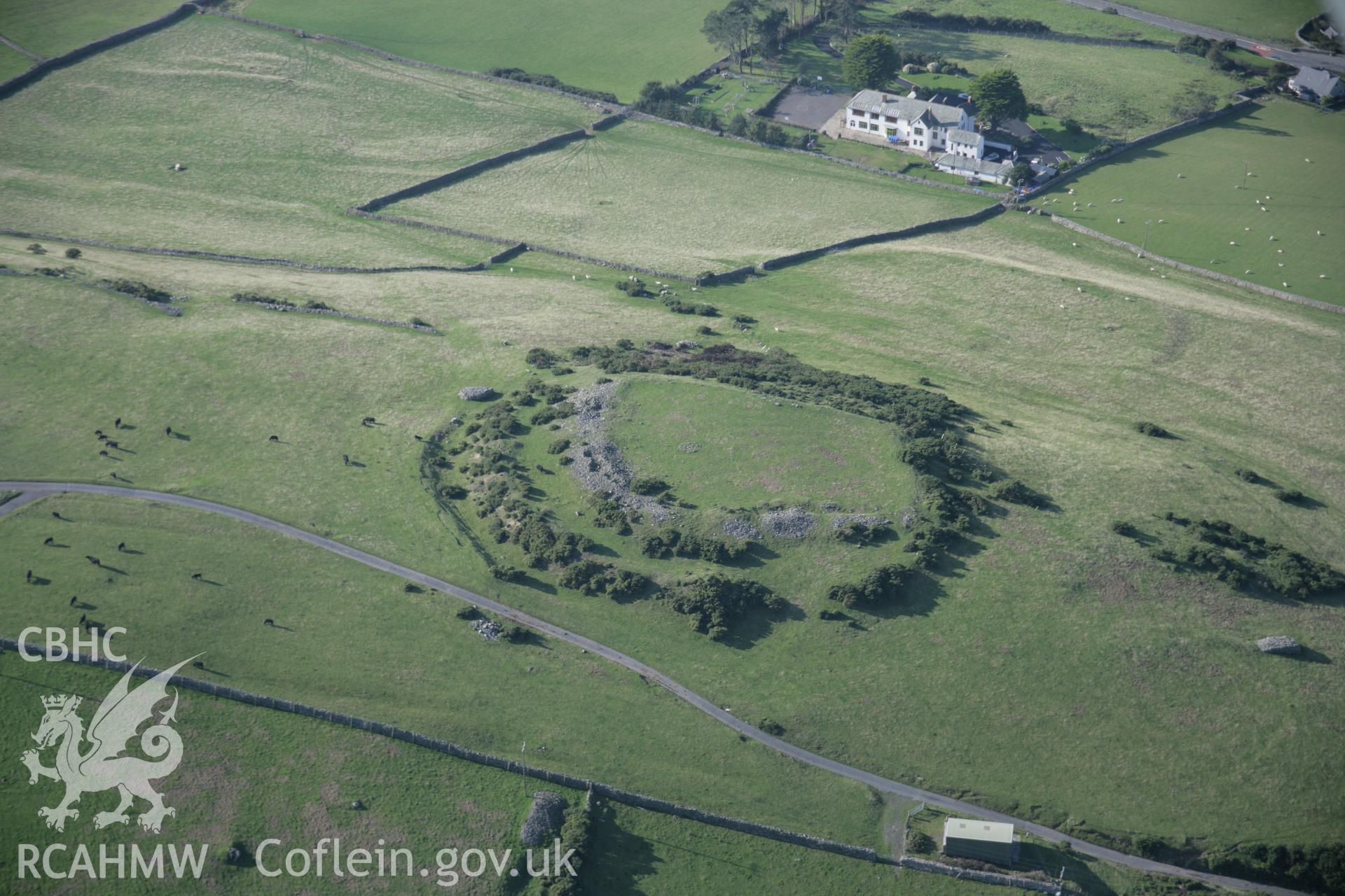 RCAHMW colour oblique aerial photograph of Castell-y-Gaer and nearby field systems. Viewed from the east. Taken on 17 October 2005 by Toby Driver