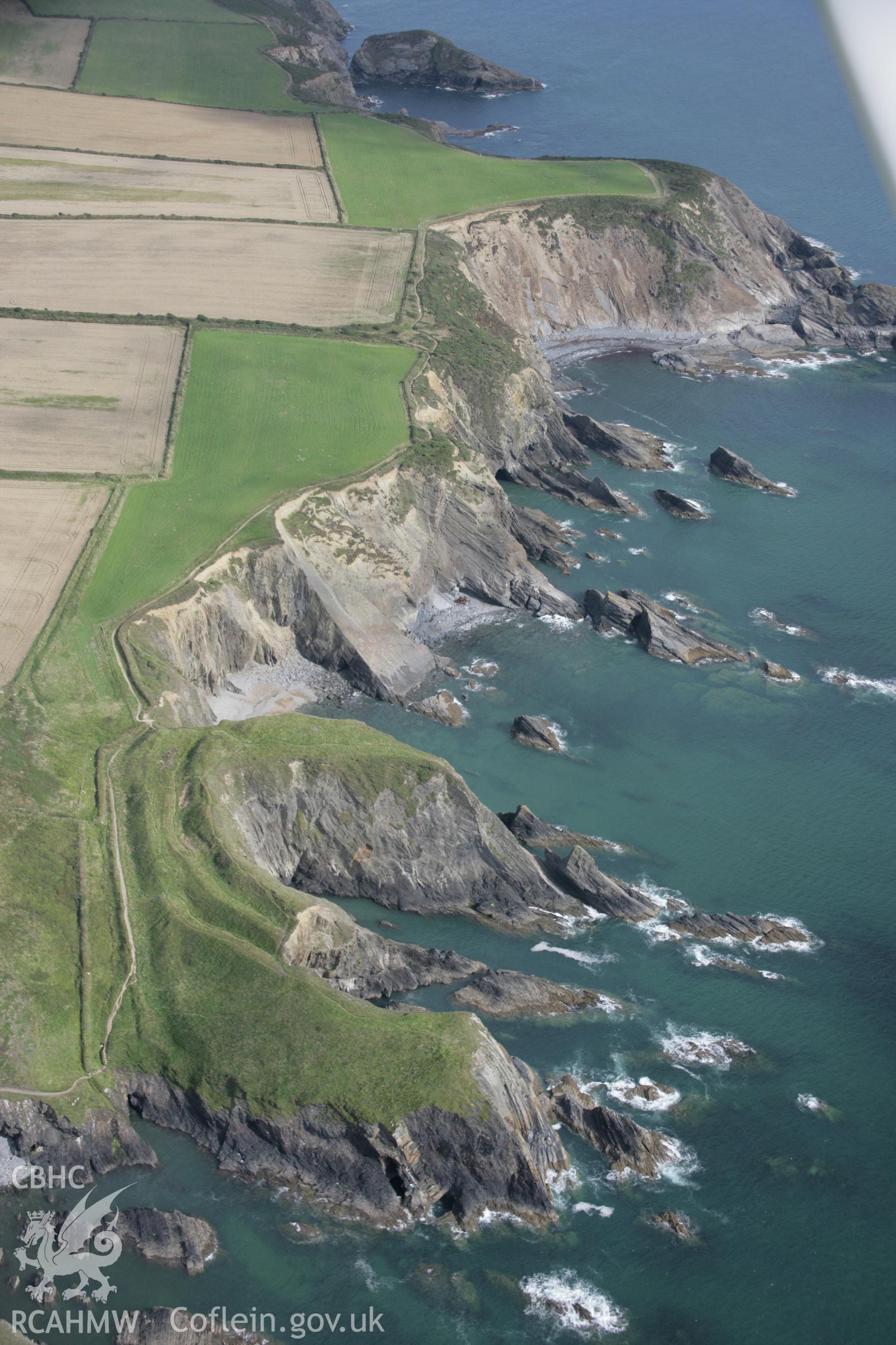 RCAHMW digital colour oblique photograph of Porth y Rhaw promontory fort viewed from the north-west. Taken on 01/09/2005 by T.G. Driver.