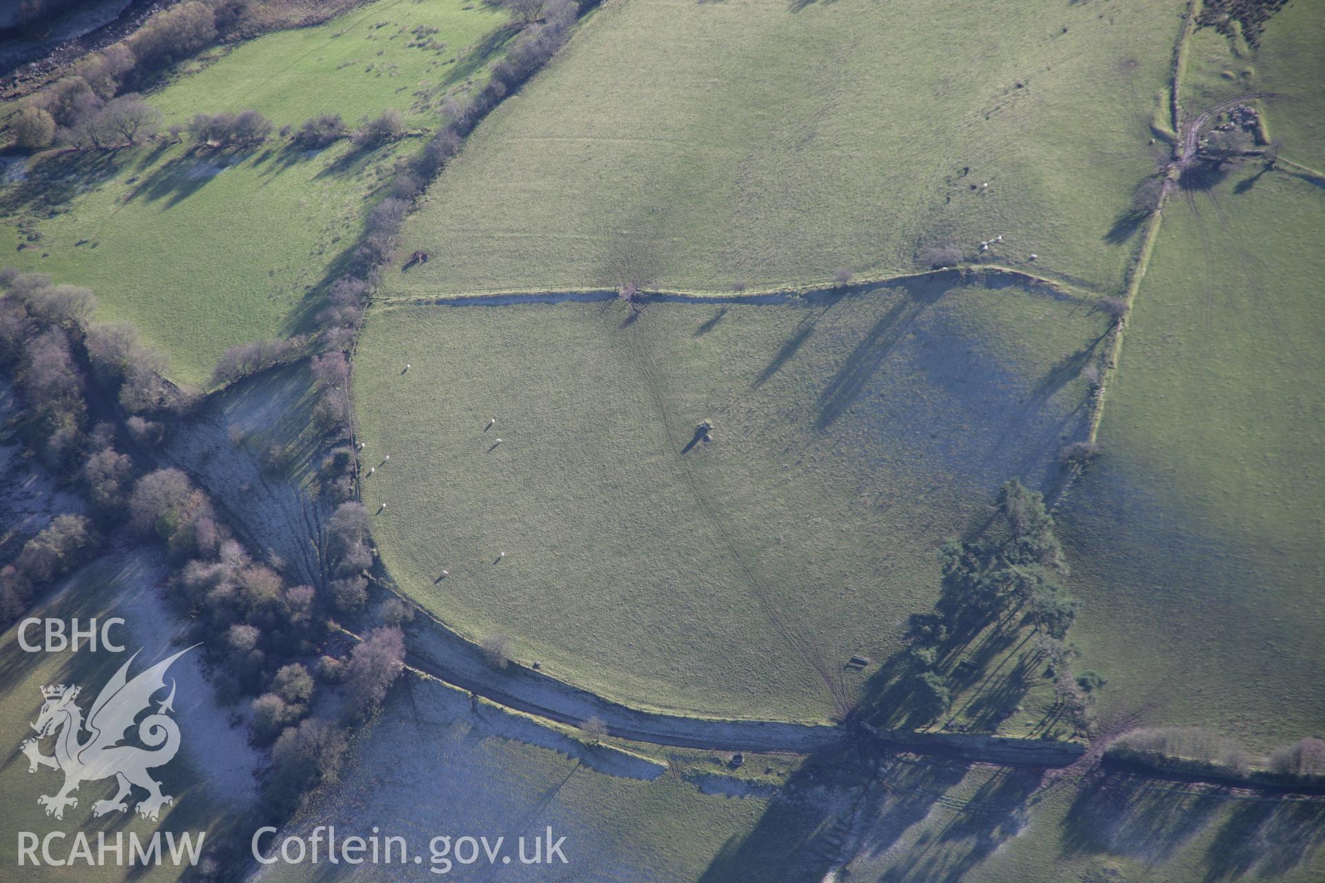 RCAHMW colour oblique photograph of Troed Rhiw wen, stone pair, view from north. Taken by Toby Driver on 17/11/2005.