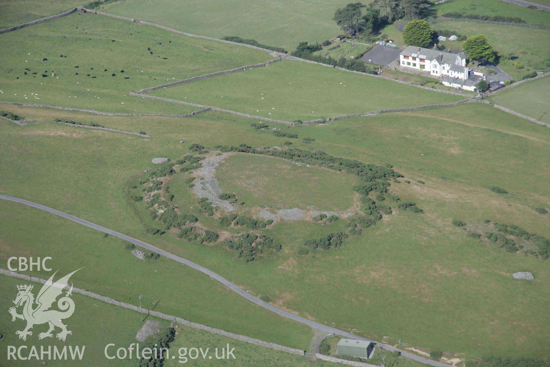 RCAHMW digital colour oblique photograph of Castell-y-Gaer Hillfort viewed from the east. Taken on 27/07/2005 by T.G. Driver.
