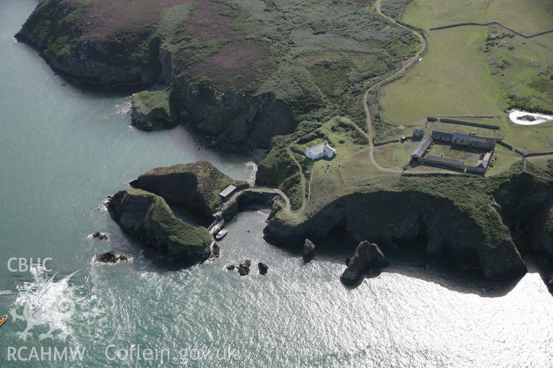 RCAHMW digital colour oblique photograph of Ramsey Island Farm from the north-east. Taken on 01/09/2005 by T.G. Driver.