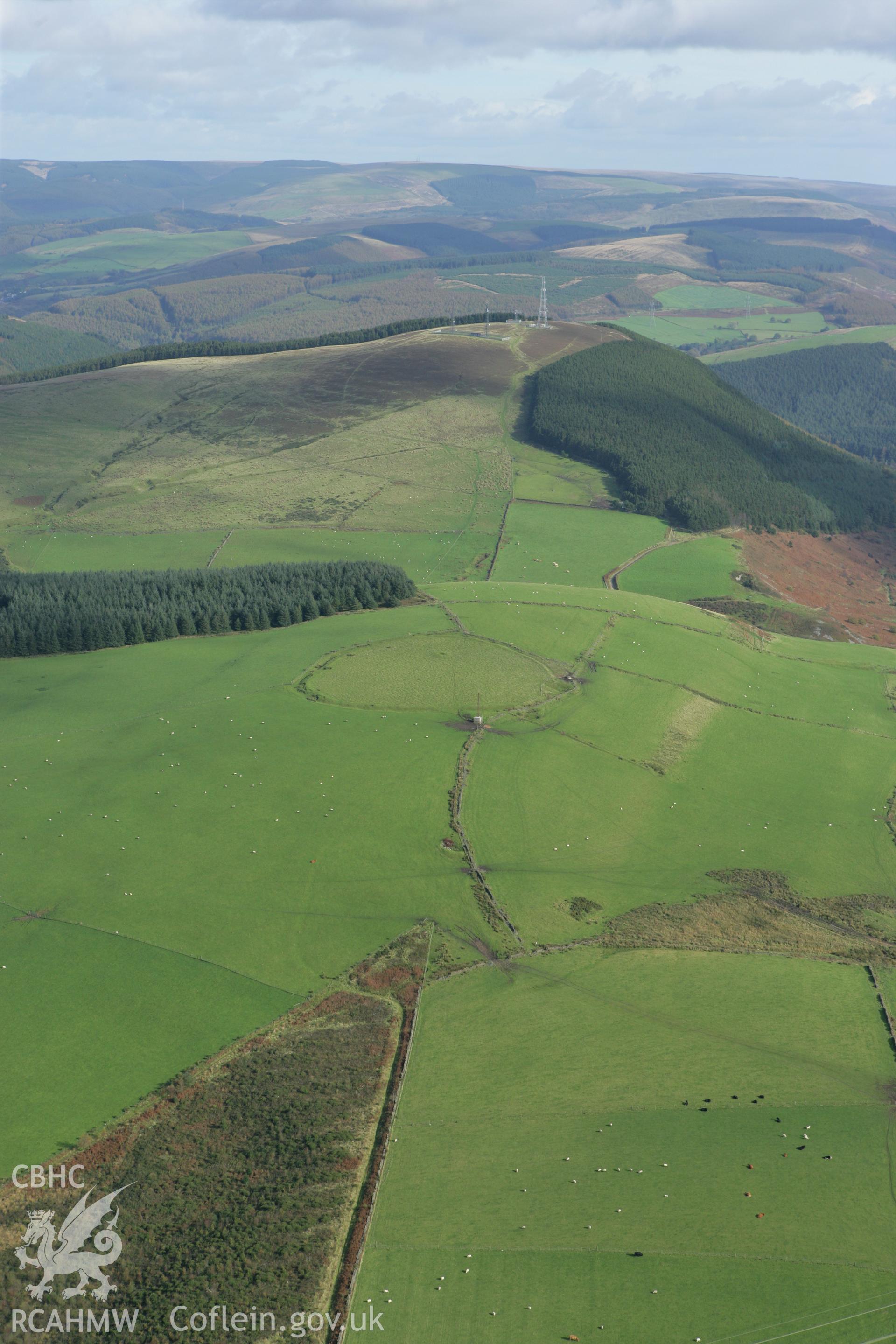 RCAHMW colour oblique photograph of Mynydd-y-Gaer (Buarth-y-Gaer). Taken by Toby Driver on 16/10/2008.