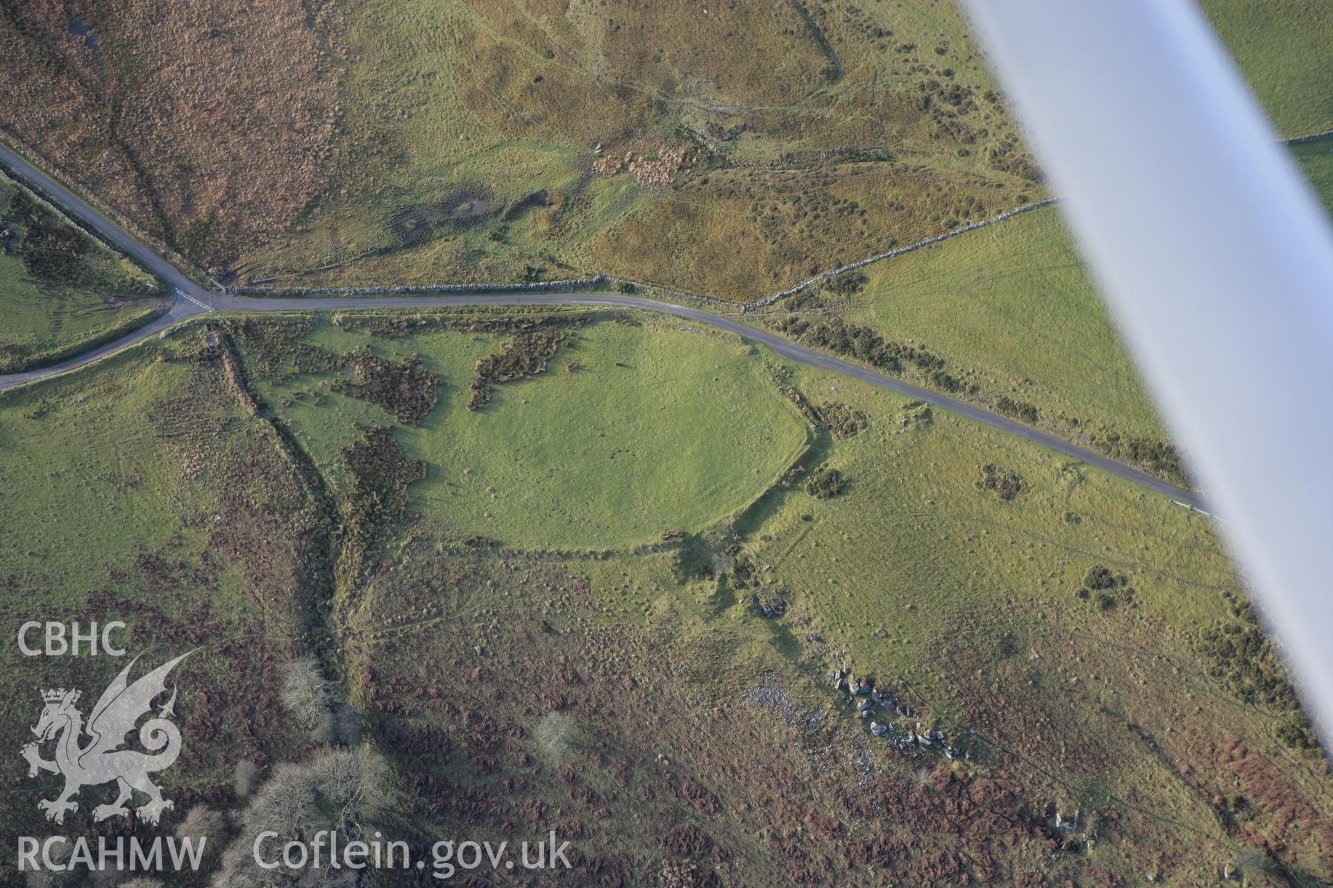 RCAHMW colour oblique photograph of Bwlch Blaen-Corn Enclosure. Taken by Toby Driver on 15/12/2008.