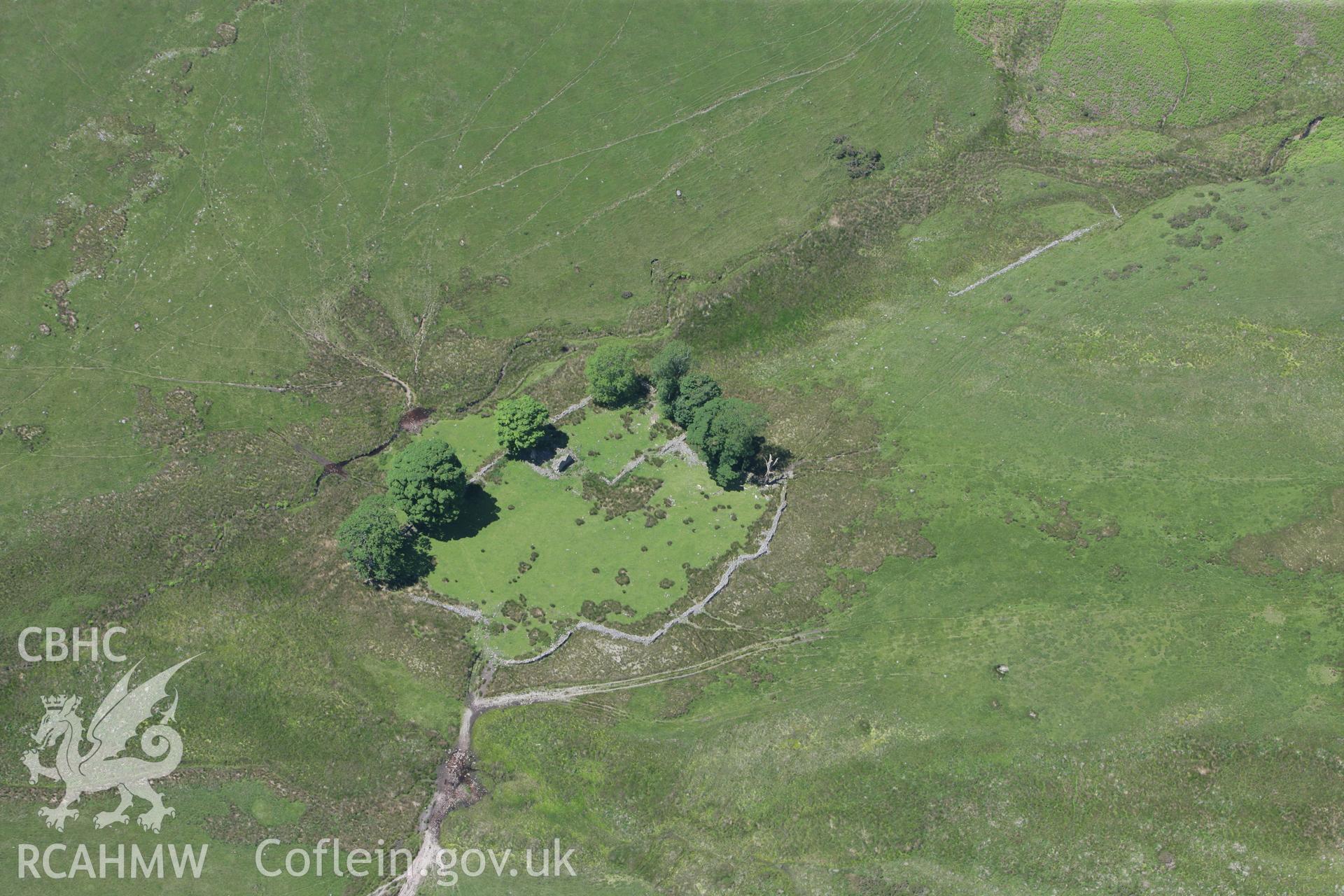 RCAHMW colour oblique photograph of Cwm Moel Enclosure and Farmstead. Taken by Toby Driver on 09/06/2008.