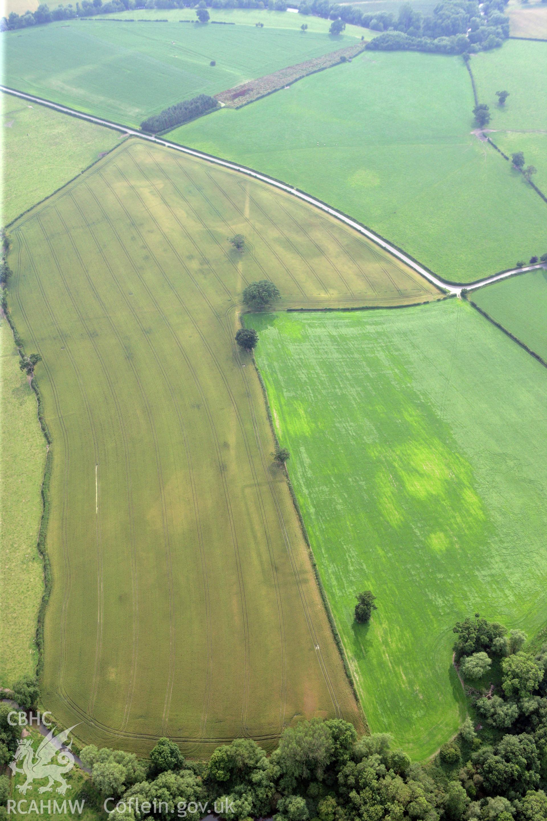 RCAHMW colour oblique photograph of Forden Gaer double-ditched enclosure or 'Tremenos', temple enclosure. Taken by Toby Driver on 24/07/2008.