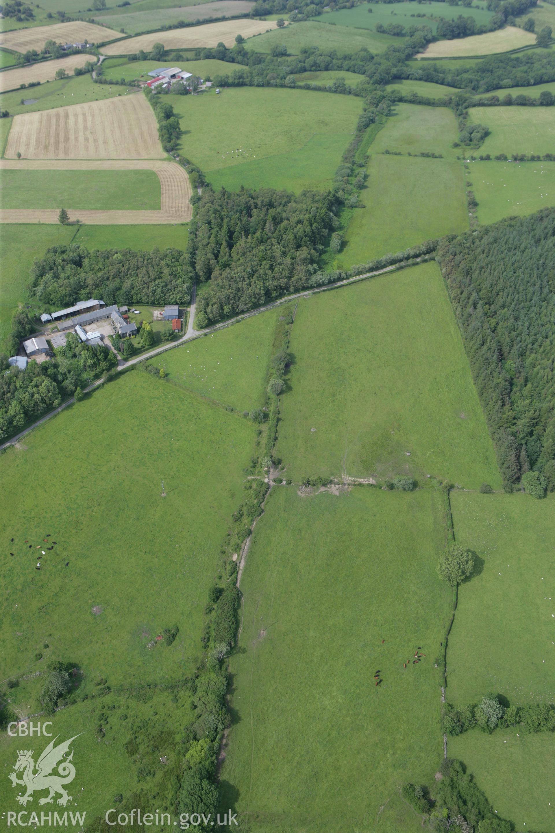 RCAHMW colour oblique photograph of Offa's Dyke, section from the footpath south of Pen-y-Bryn to Orseddwen. Taken by Toby Driver on 01/07/2008.