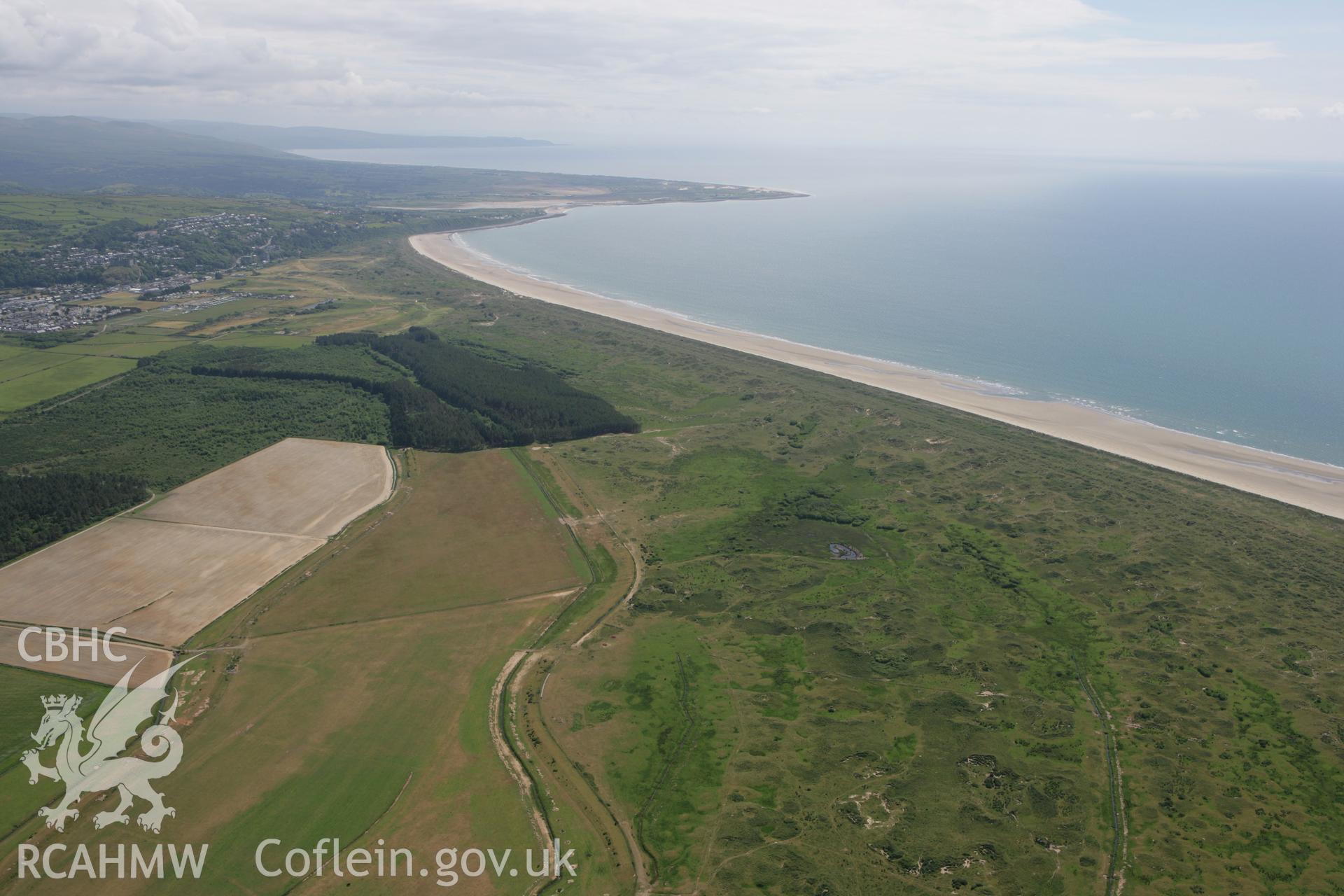RCAHMW colour oblique photograph of Morfa Harlech, relict field system overlain by gunnery range. Taken by Toby Driver on 13/06/2008.