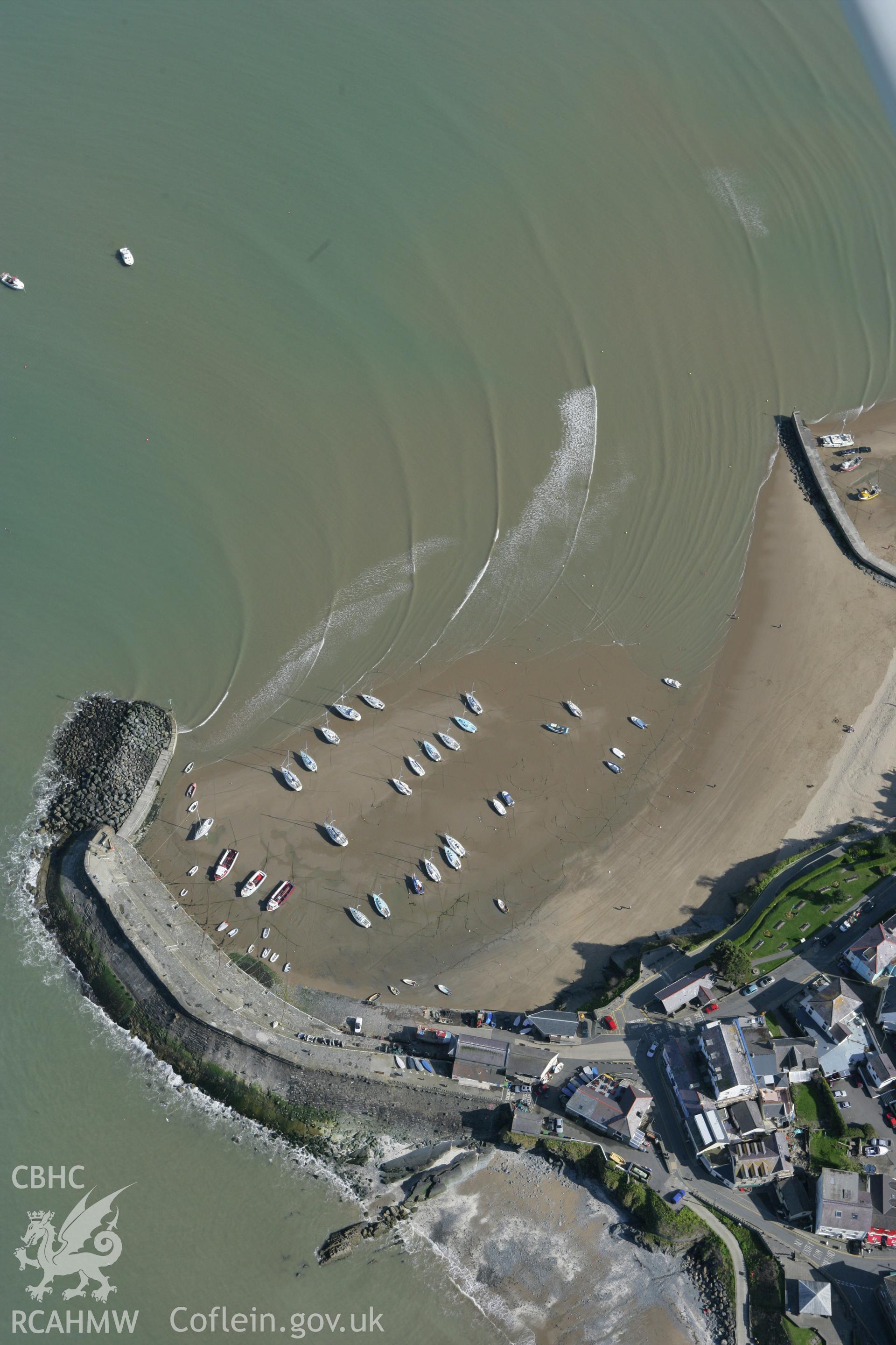 RCAHMW colour oblique photograph of New Quay Pier and Slipway. Taken by Toby Driver on 24/04/2008.