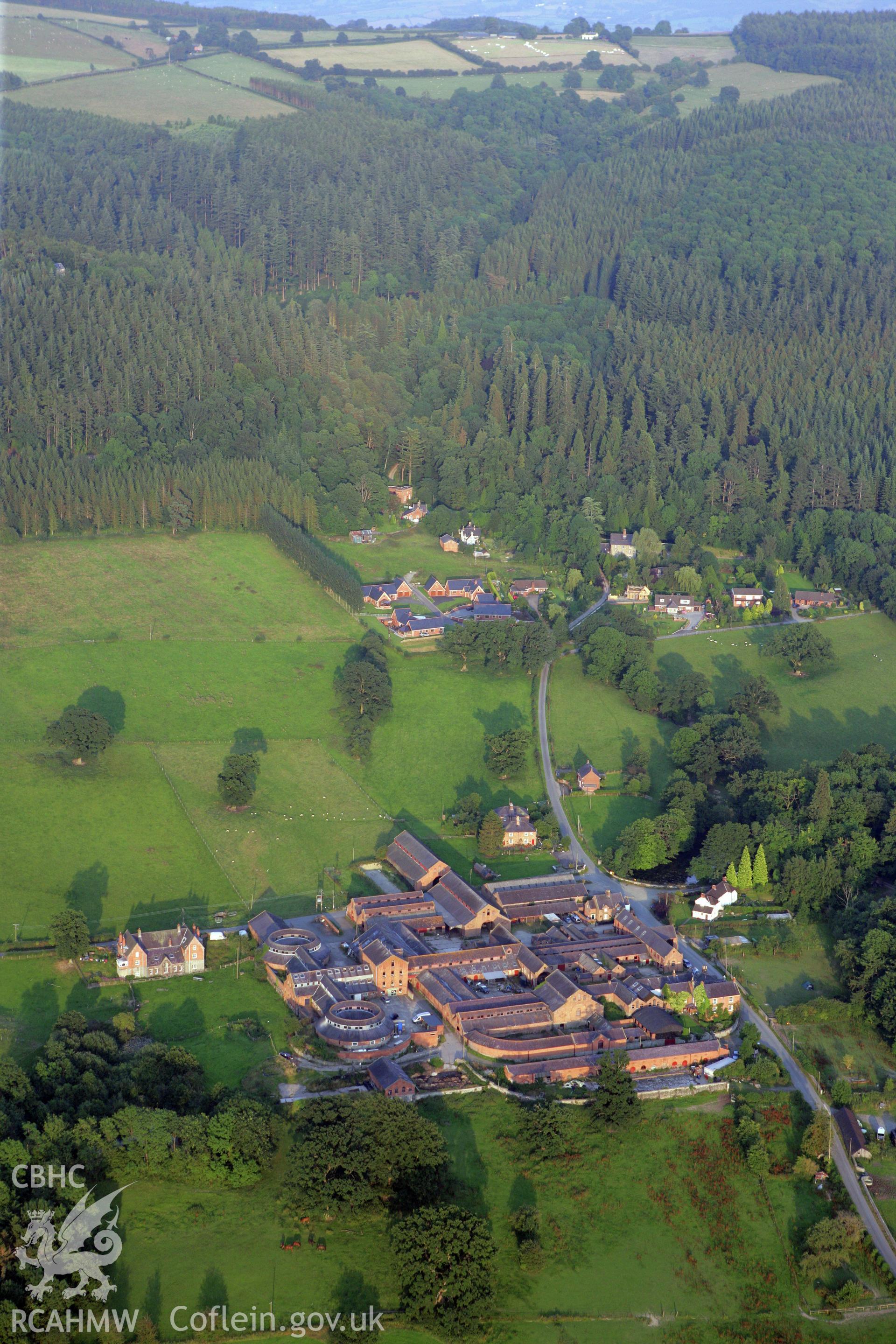 RCAHMW colour oblique photograph of Leighton Model Farm, near Welshpool. Taken by Toby Driver on 24/07/2008.