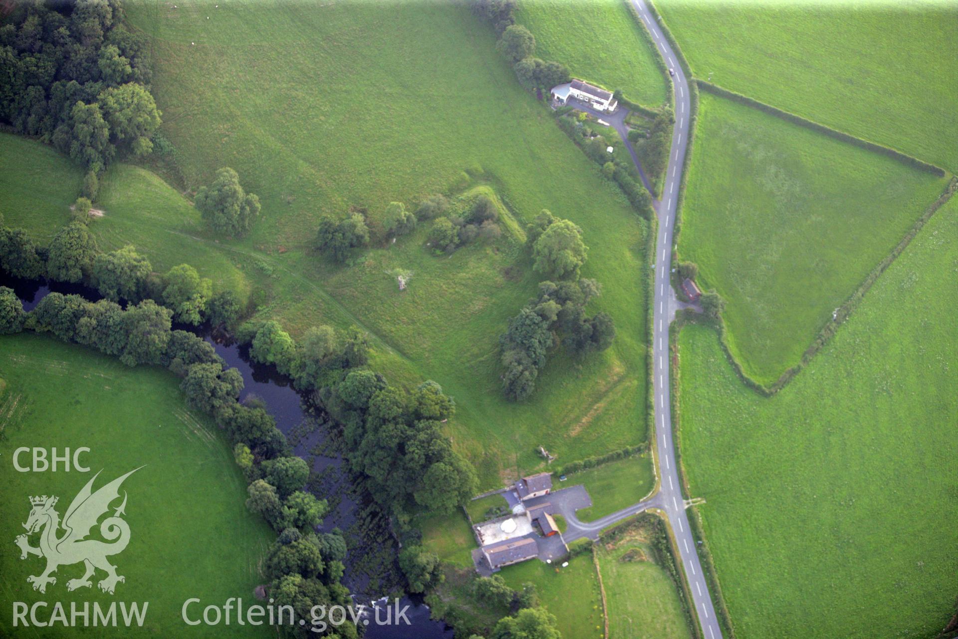 RCAHMW colour oblique photograph of Mathrafal Defended Enclosure. Taken by Toby Driver on 24/07/2008.