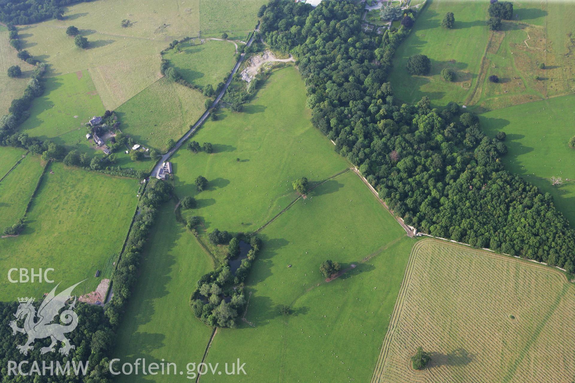 RCAHMW colour oblique photograph of Pen Isa'r Glascoed, farmstead earthworks. Taken by Toby Driver on 24/07/2008.