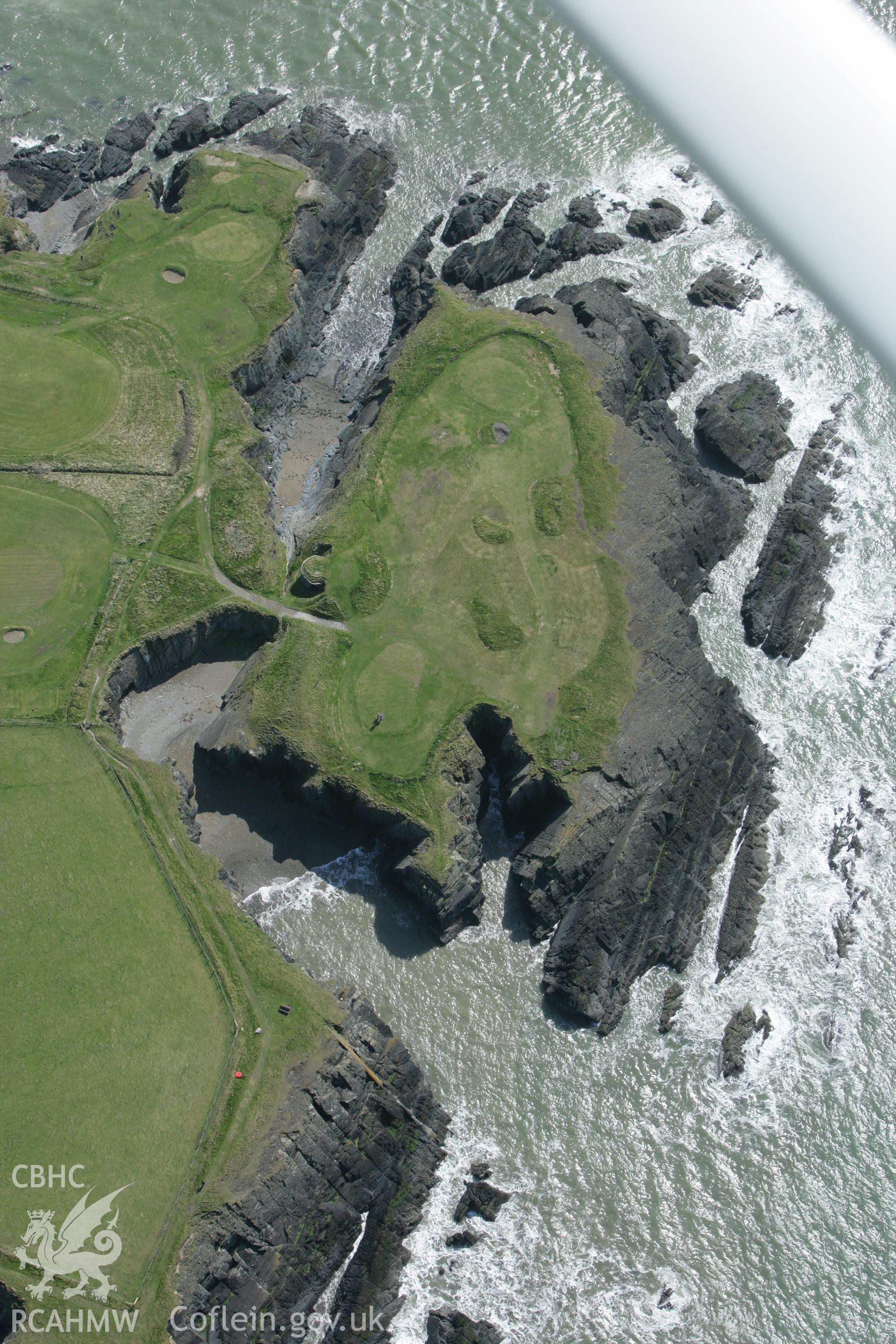 RCAHMW colour oblique photograph of Craig y Gwbert Promontory Fort. Taken by Toby Driver on 24/04/2008.