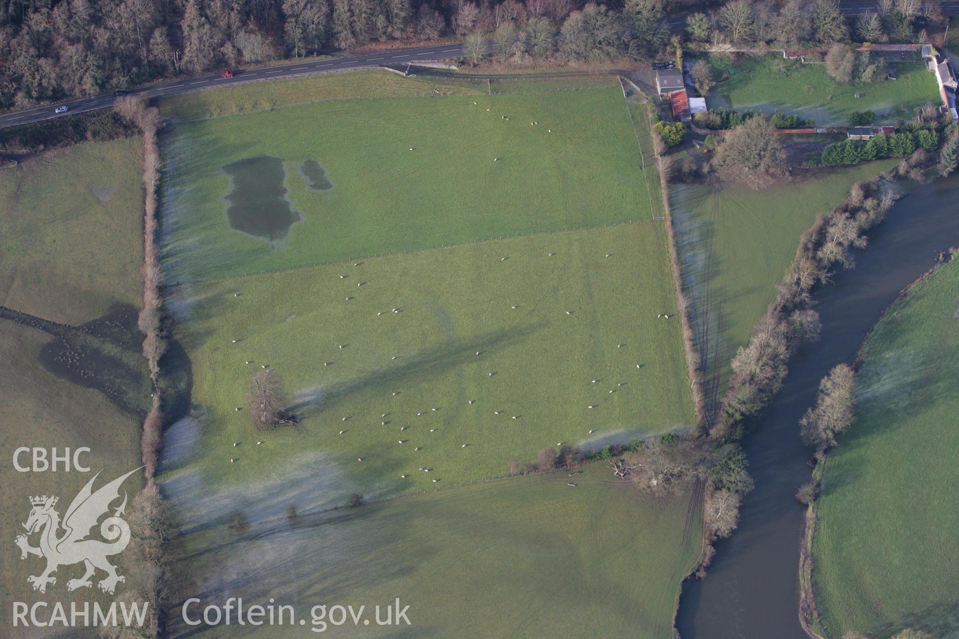 RCAHMW colour oblique photograph of Stradmore Enclosure. Taken by Toby Driver on 15/12/2008.