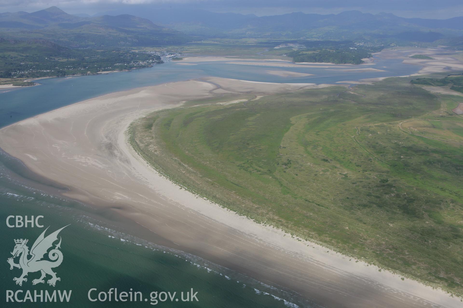 RCAHMW colour oblique photograph of Morfa Harlech, relict field system overlain by gunnery range. Taken by Toby Driver on 13/06/2008.