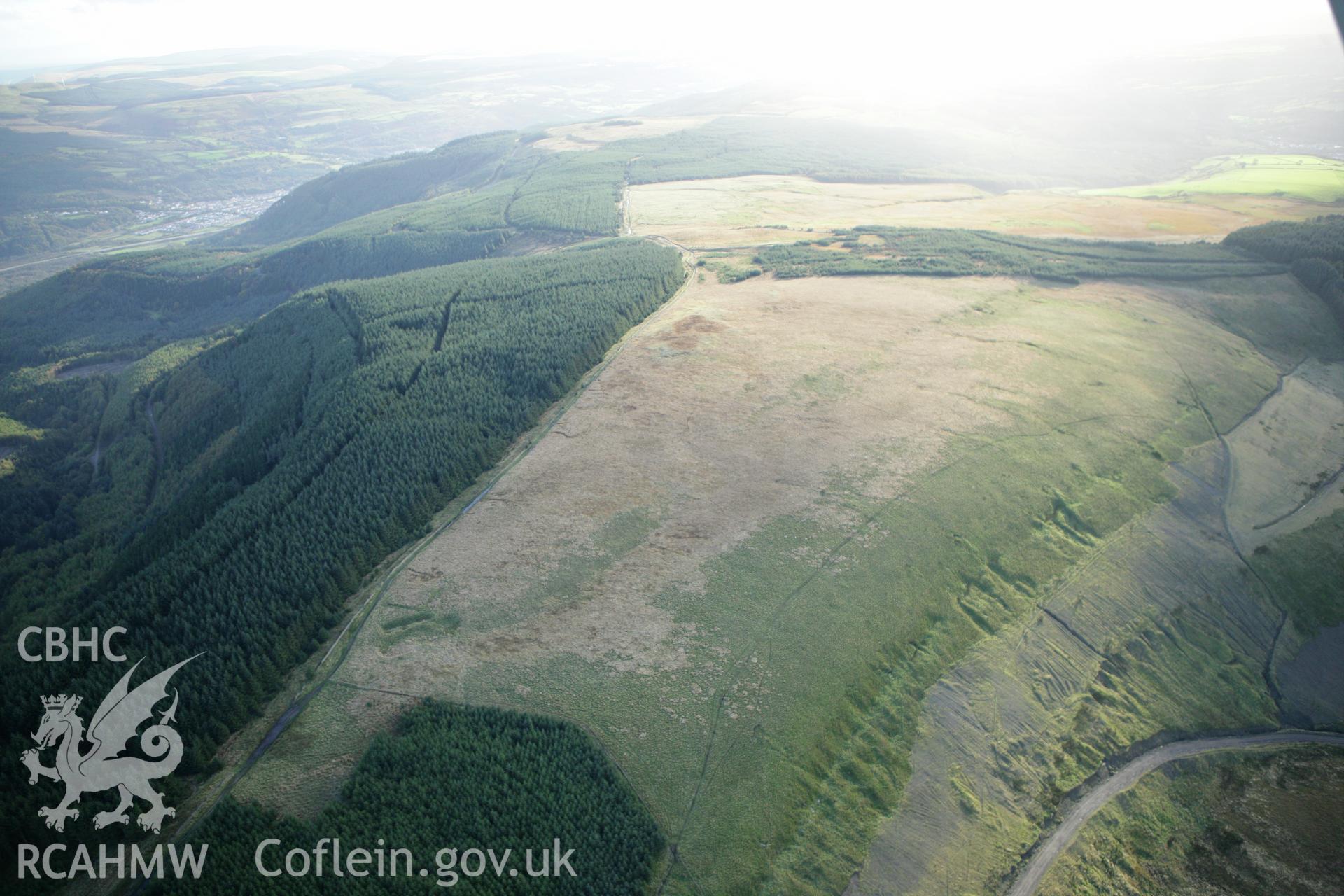 RCAHMW colour oblique photograph of Hirfynydd Roman Fortlet. Taken by Toby Driver on 16/10/2008.