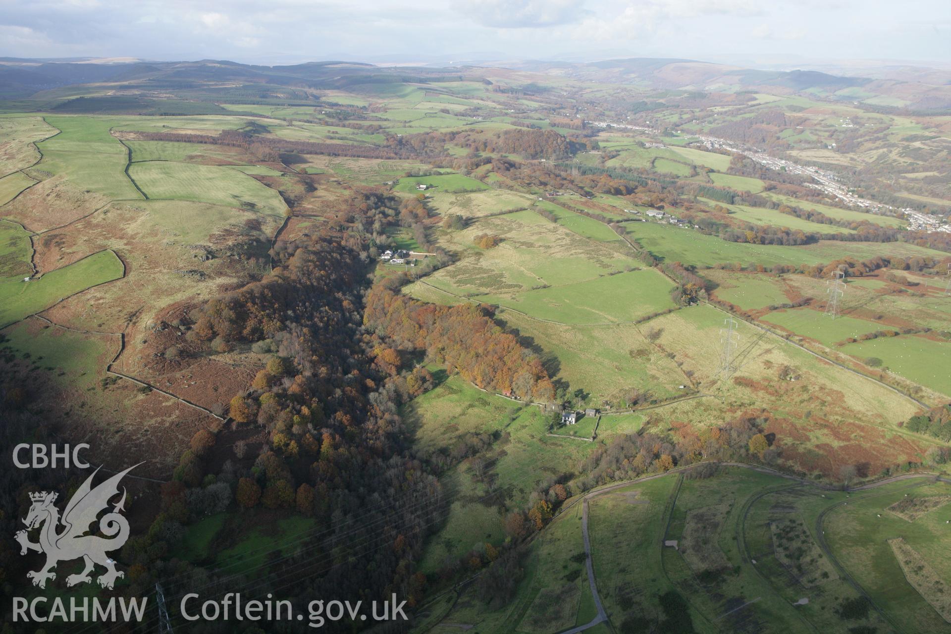 RCAHMW colour oblique photograph of Ynysybwl (Ynys-y-bwl), looking north from Troedrhiw-trwyn. Taken by Toby Driver on 12/11/2008.