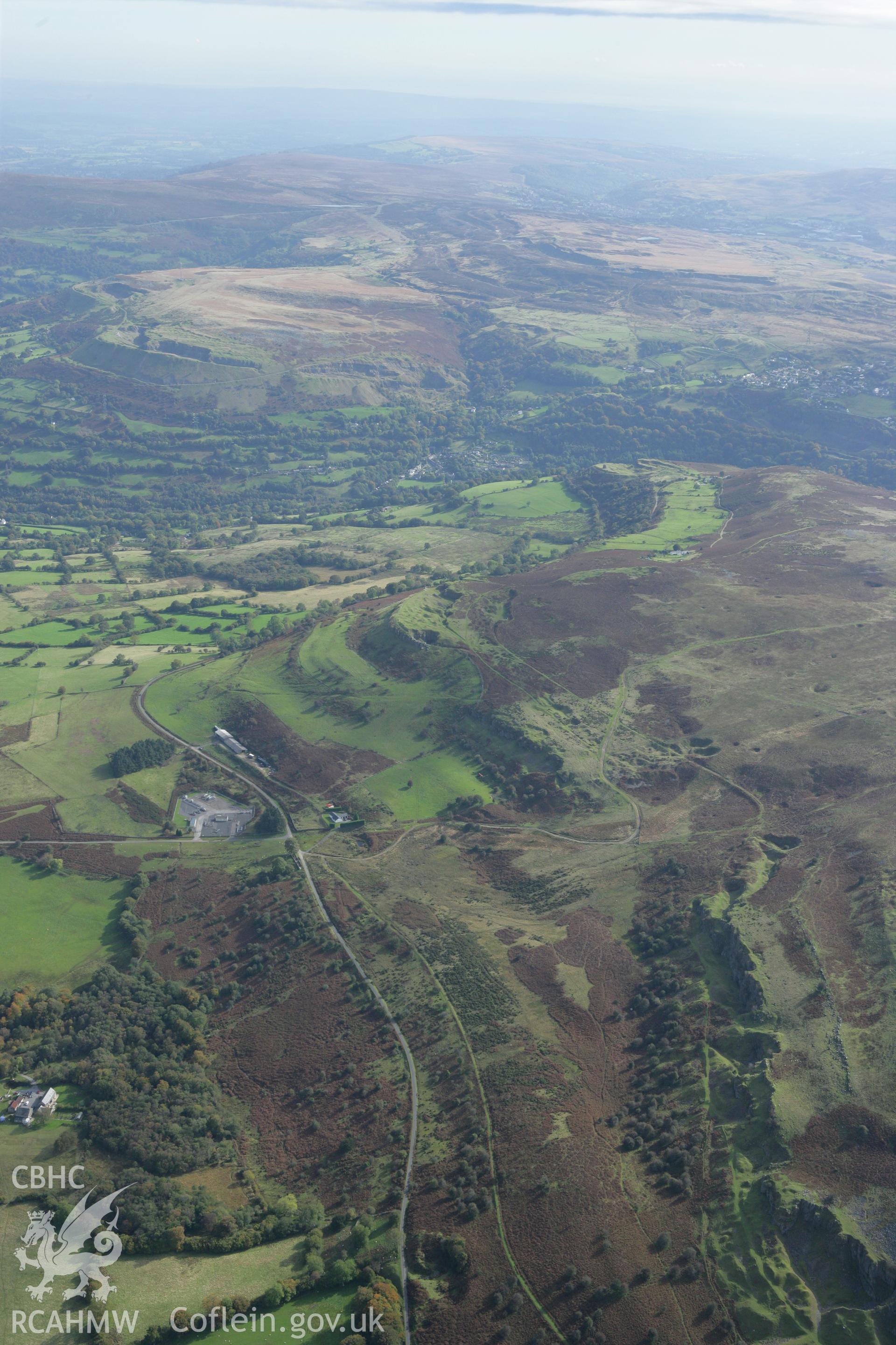 RCAHMW colour oblique photograph of Darren Disqwylfa Quarry and Waun Watcyn Tramroad. Taken by Toby Driver on 10/10/2008.