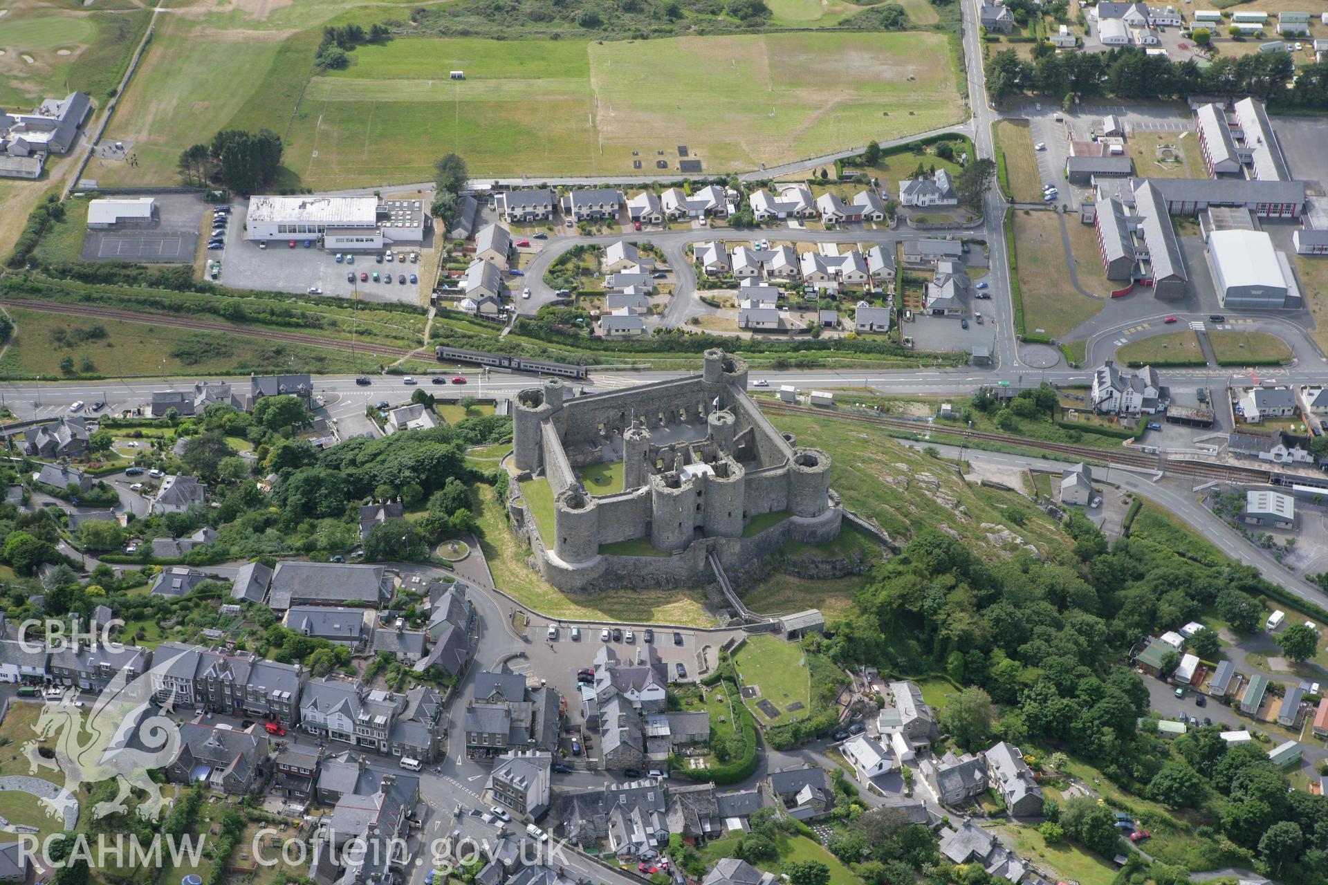 RCAHMW colour oblique photograph of Harlech Castle. Taken by Toby Driver on 13/06/2008.