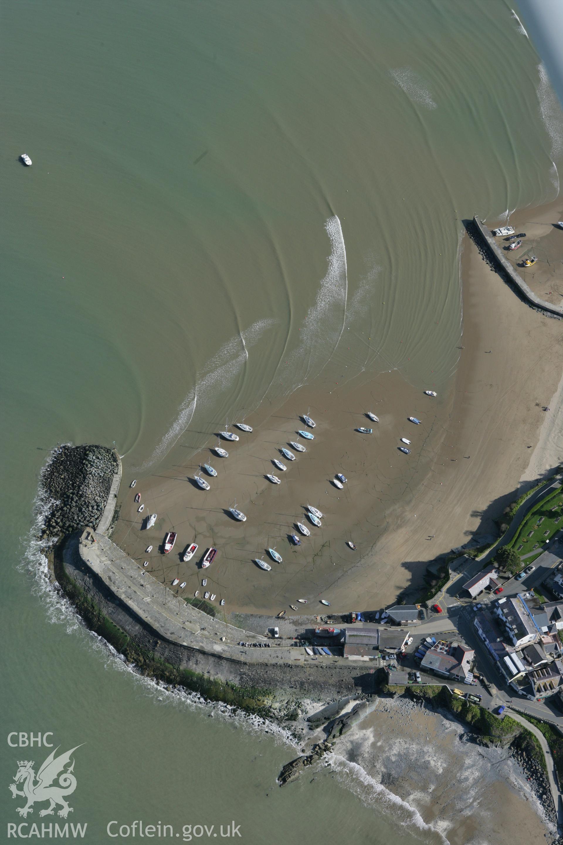 RCAHMW colour oblique photograph of New Quay Pier and Slipway. Taken by Toby Driver on 24/04/2008.