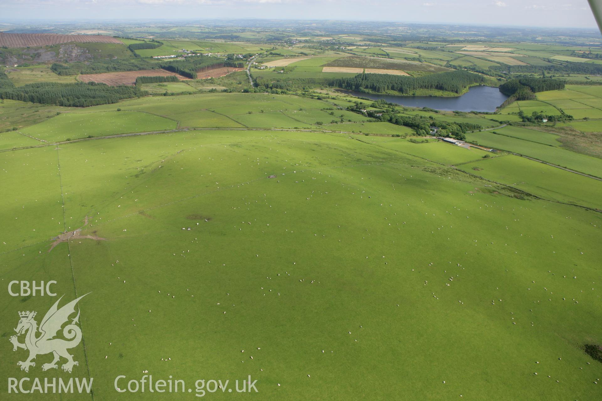 RCAHMW colour oblique photograph of Banc Du Enclosure. Taken by Toby Driver on 13/06/2008.