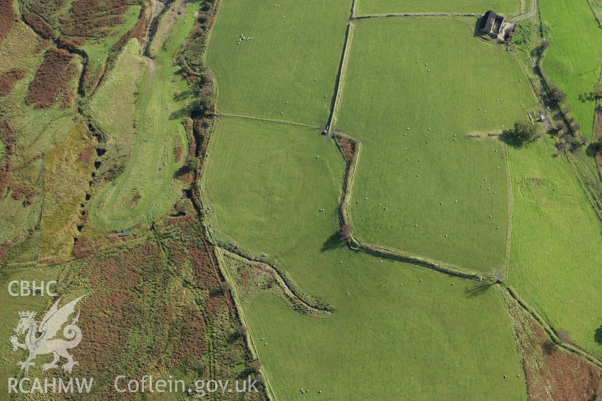 RCAHMW colour oblique photograph of Talga, Nant y Moel, defended enclosure. Taken by Toby Driver on 16/10/2008.