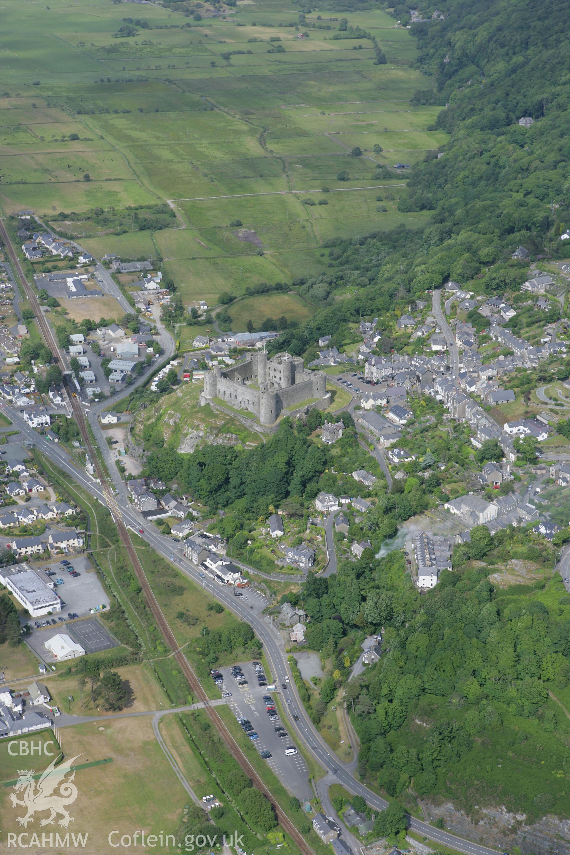 RCAHMW colour oblique photograph of Harlech Castle and town. Taken by Toby Driver on 13/06/2008.