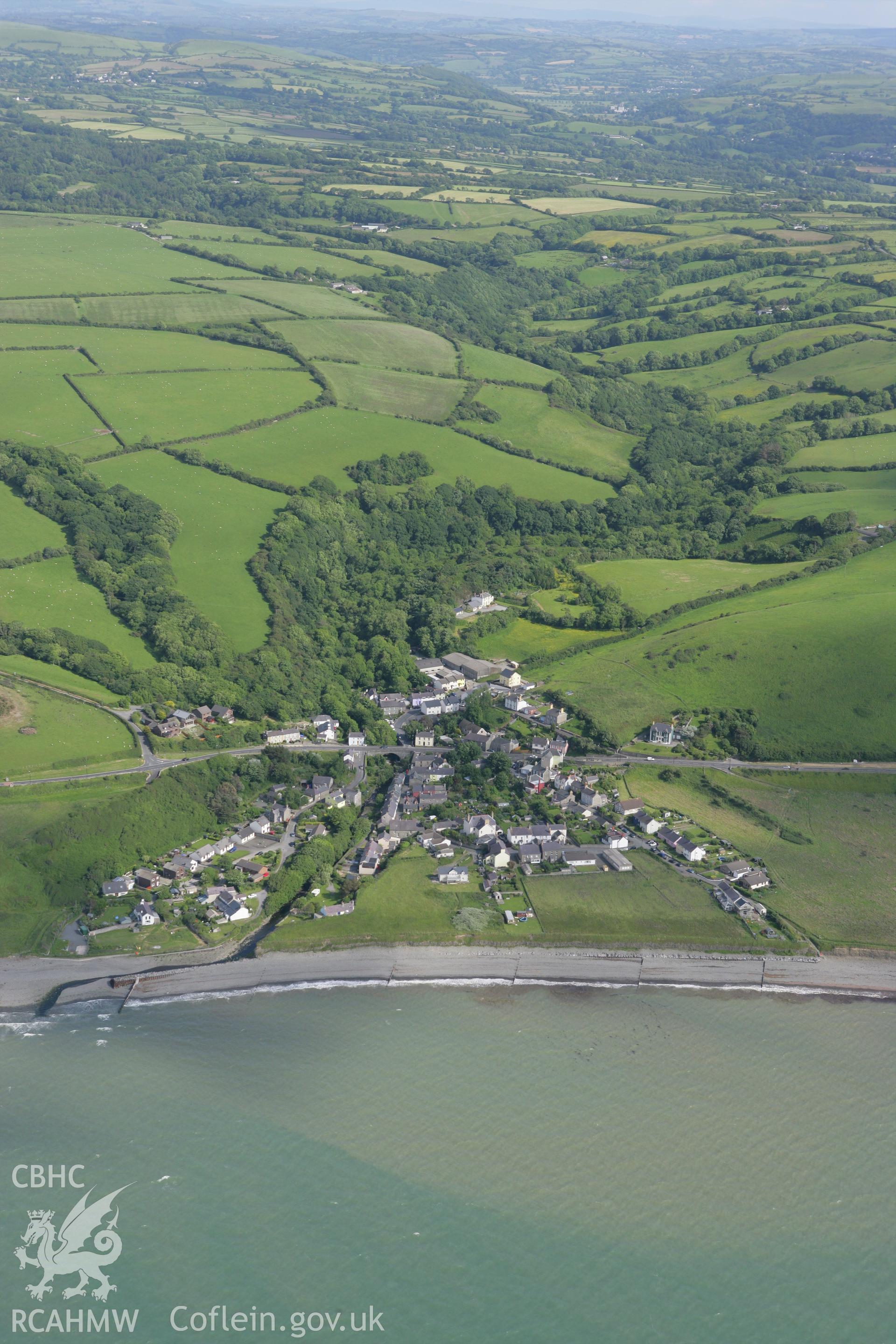 RCAHMW colour oblique photograph of Aberarth village. Taken by Toby Driver on 13/06/2008.