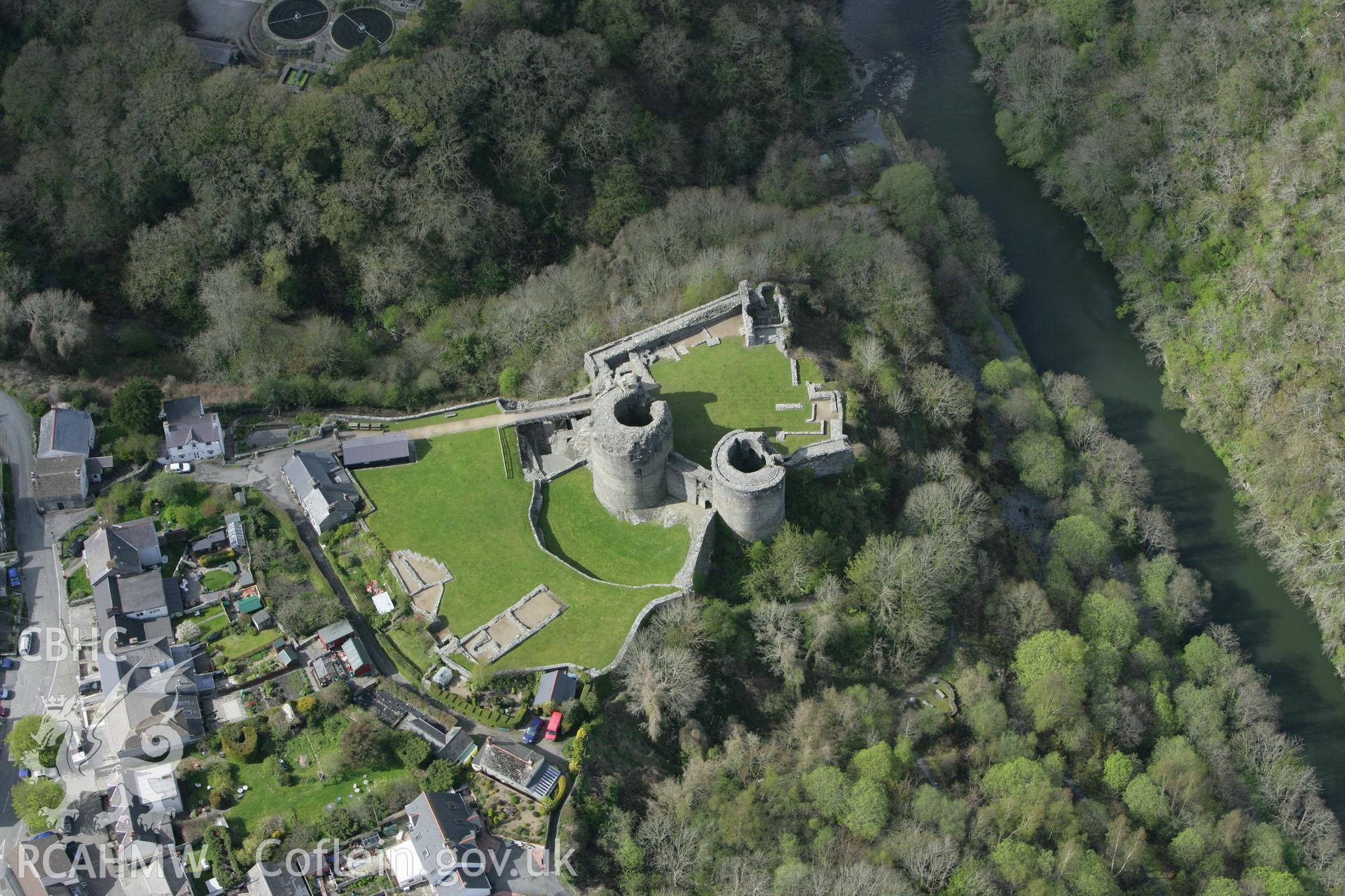 RCAHMW colour oblique photograph of Cilgerran Castle. Taken by Toby Driver on 24/04/2008.