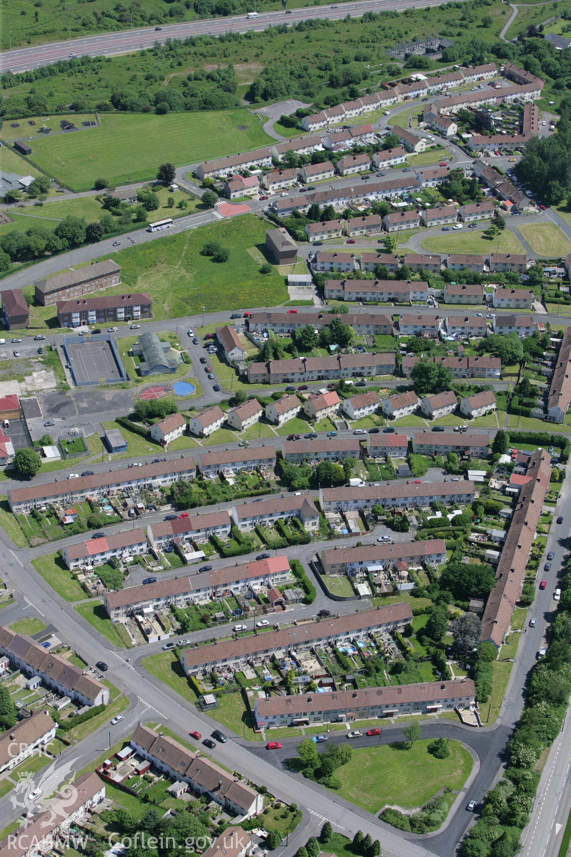 RCAHMW colour oblique photograph of Gellideg housing estate. Taken by Toby Driver on 09/06/2008.