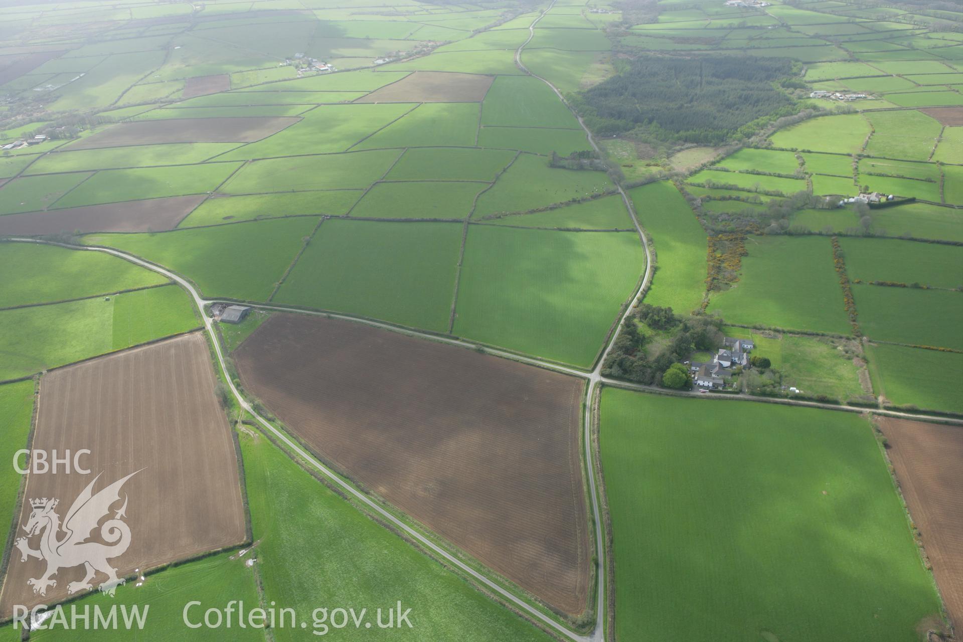 RCAHMW colour oblique photograph of Round Barrow, south-east of Parc y Llyn. Taken by Toby Driver on 24/04/2008.