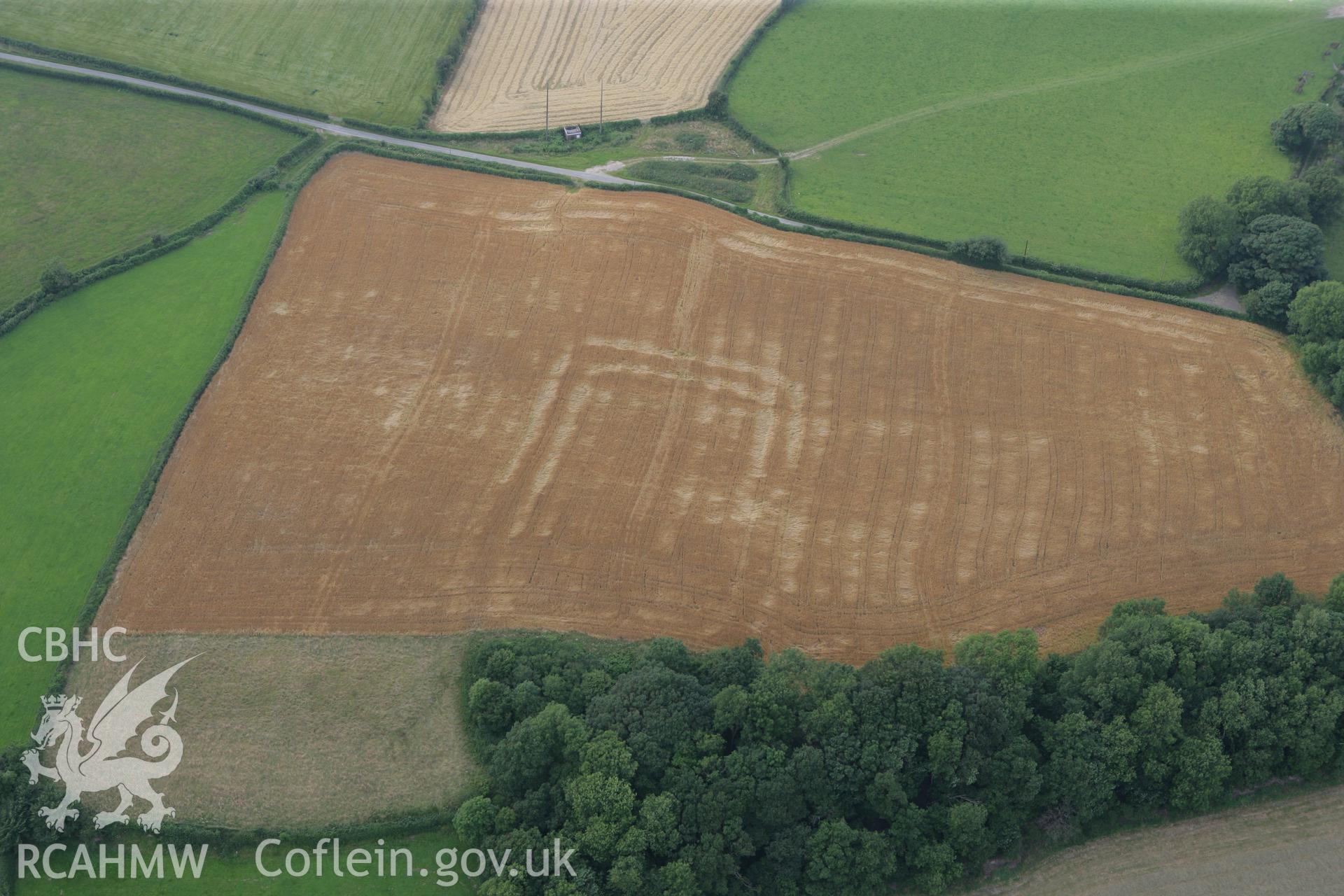 RCAHMW colour oblique photograph of Tan Y Clawdd Enclosure. Taken by Toby Driver on 24/07/2008.